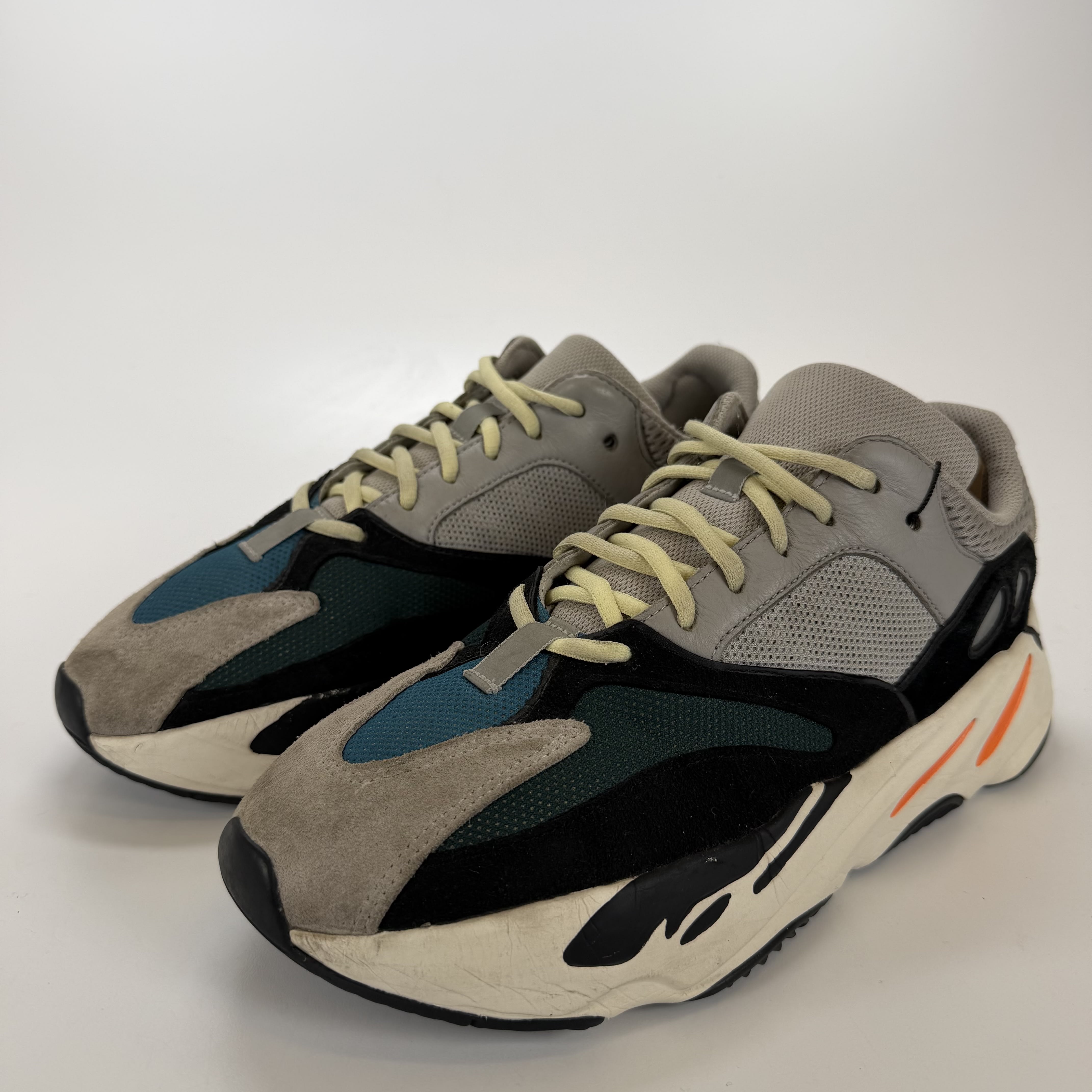 SP3649 adidas Yeezy Boost 700 Wave Runner