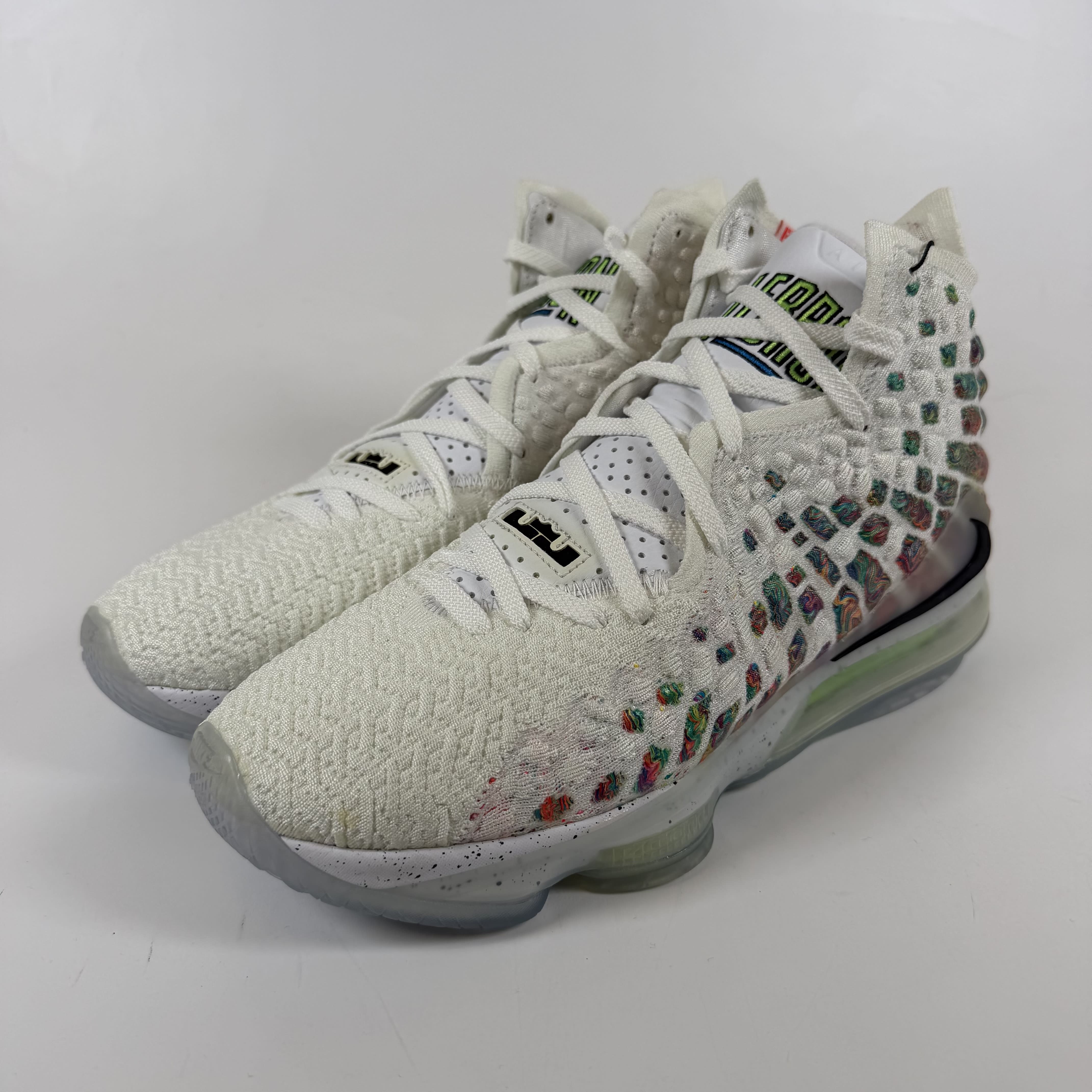 SP10815 Nike LeBron 17 Air Command Force