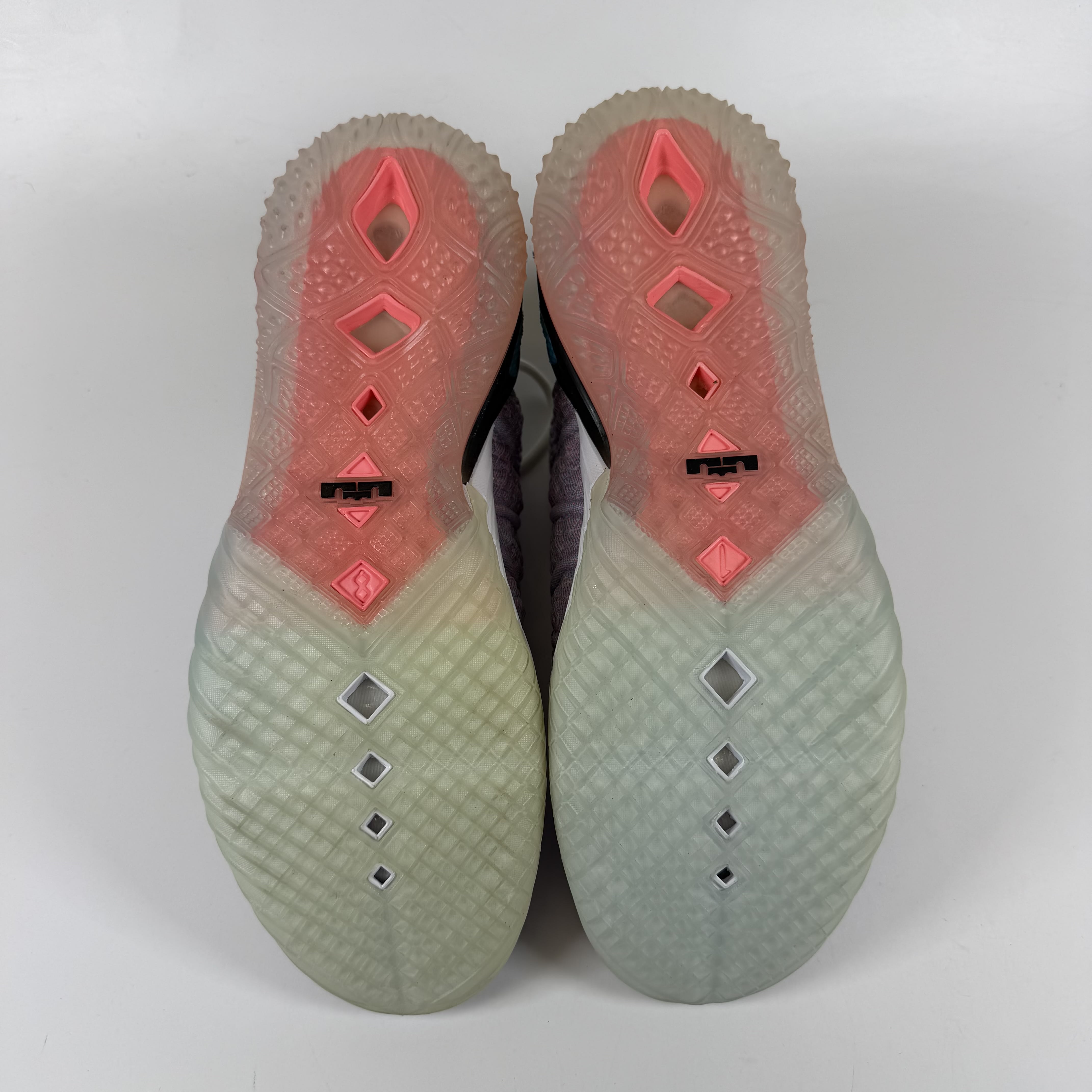 SP10825 Nike LeBron 18 Graffiti Blue Muti-Color