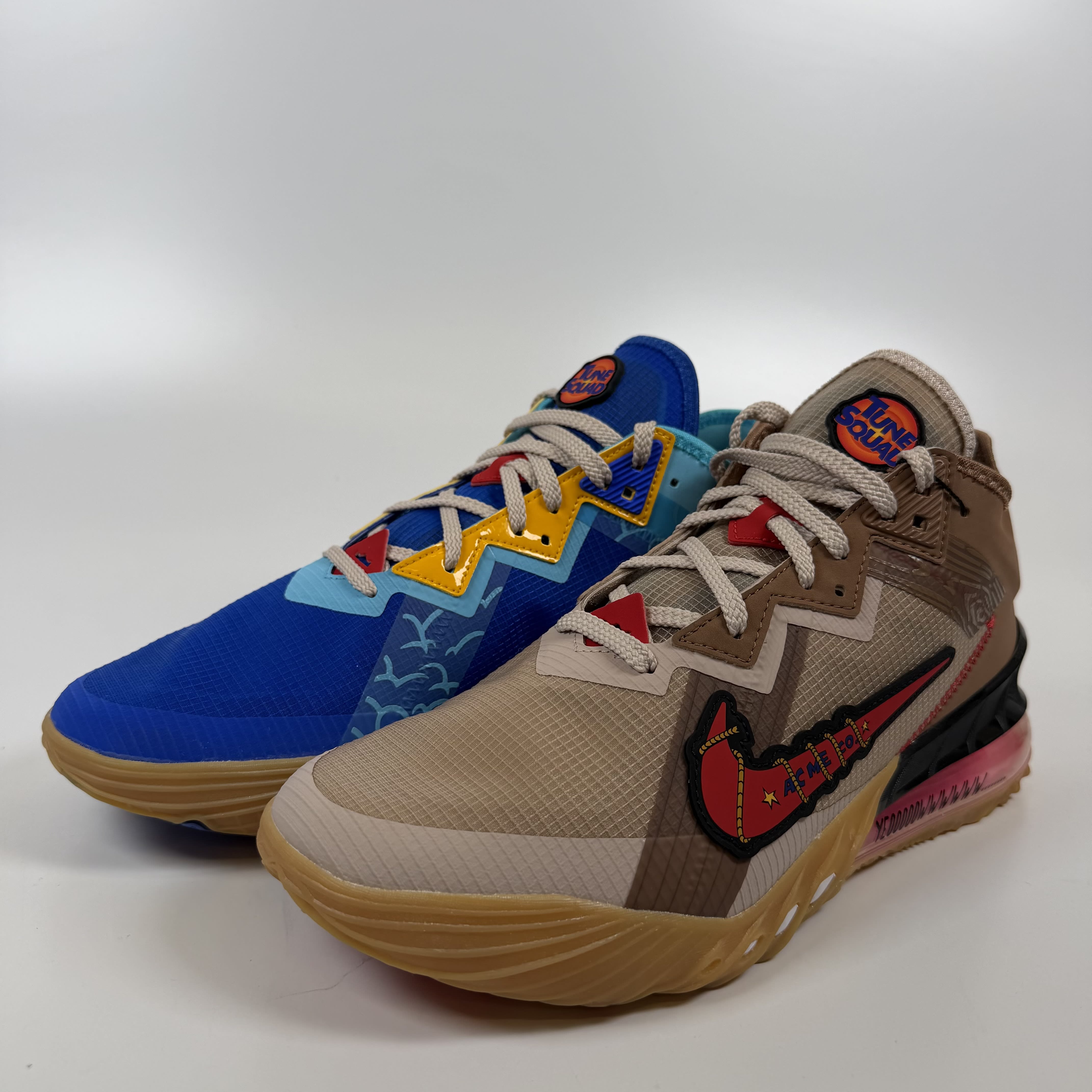 SP10863 Nike LeBron 18 Low Wile E. vs Roadrunner Space Jam
