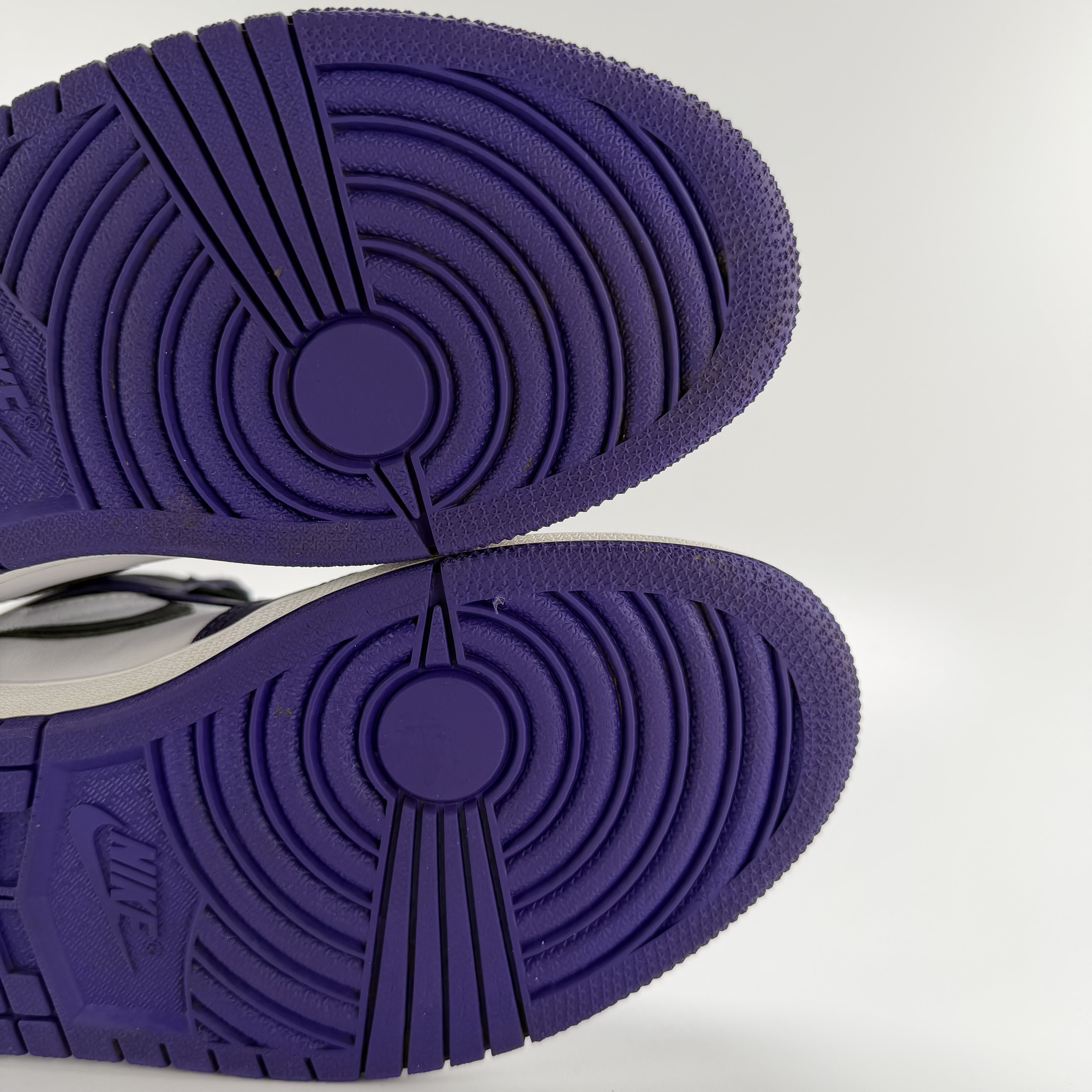 417125 Jordan 1 Retro High Court Purple White