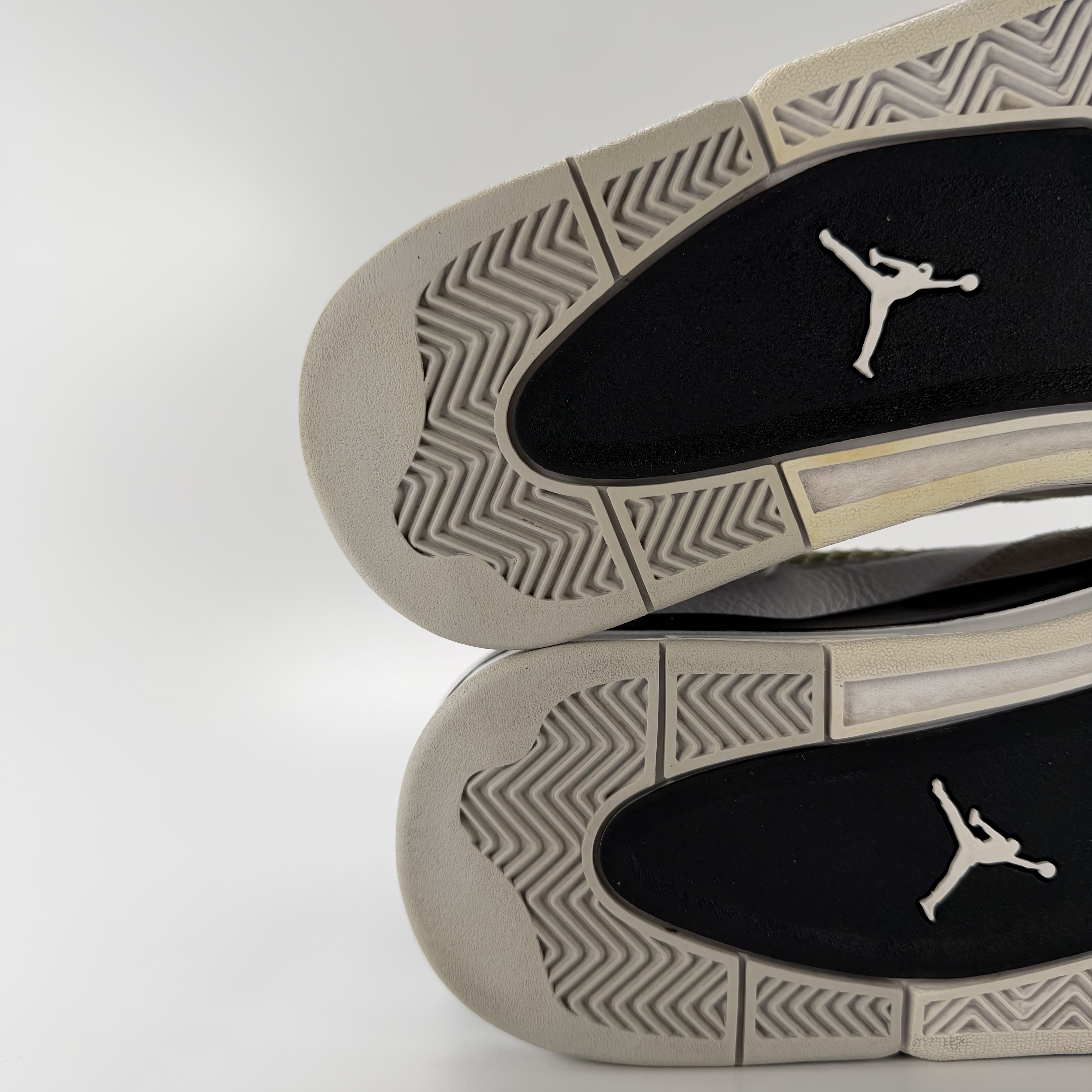 391990 Jordan 4 Retro Military Black