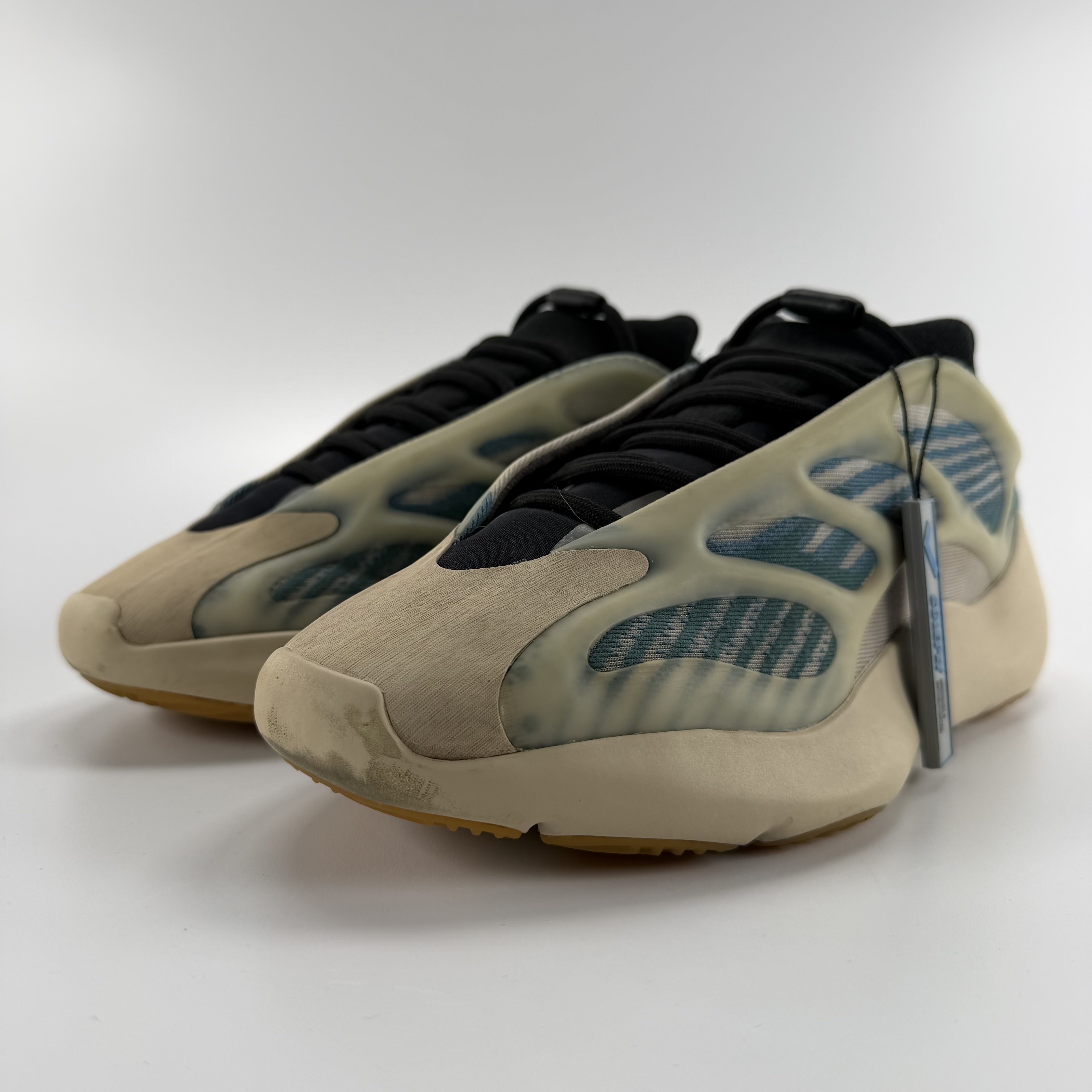 589009 adidas Yeezy 700 V3 Kyanite