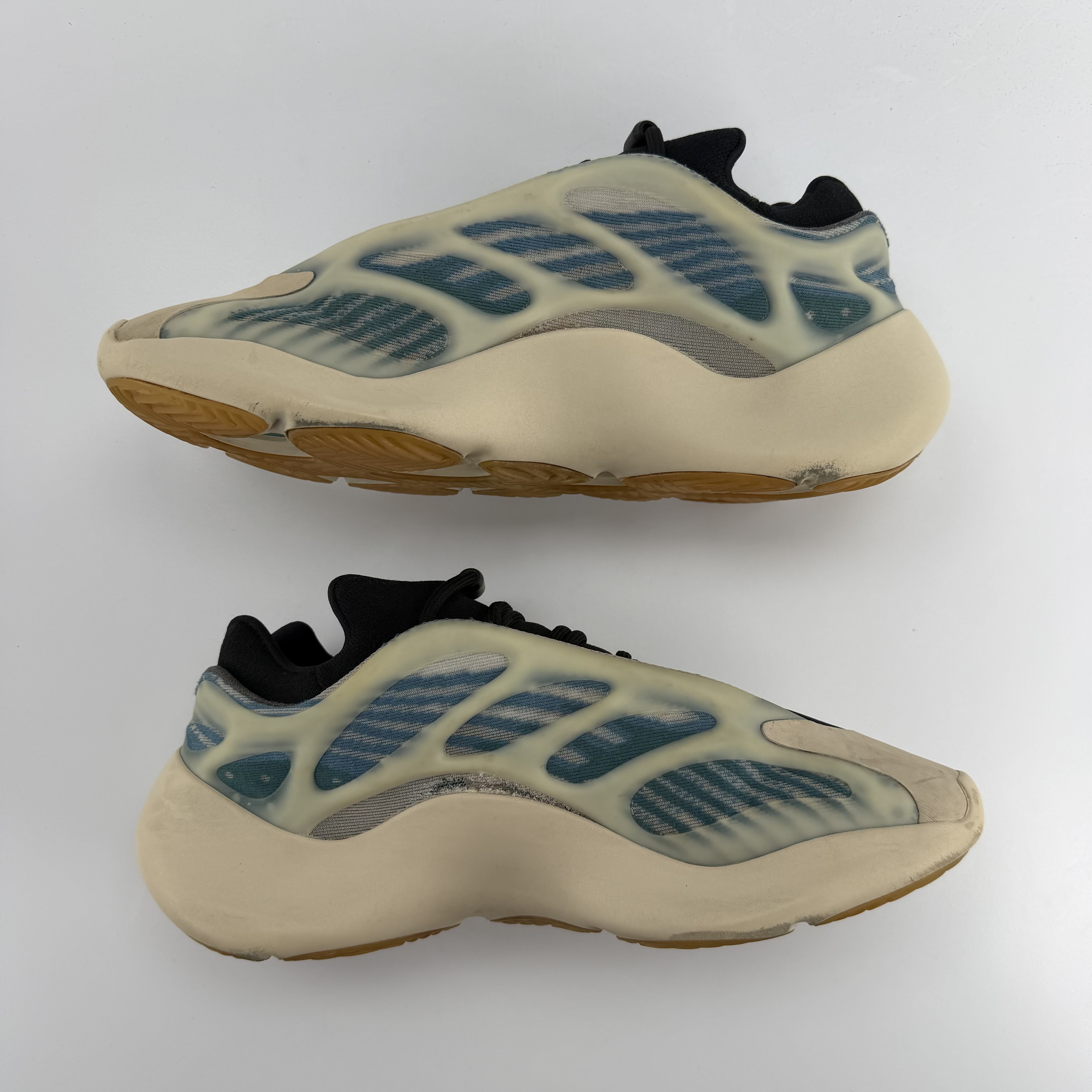 589009 adidas Yeezy 700 V3 Kyanite