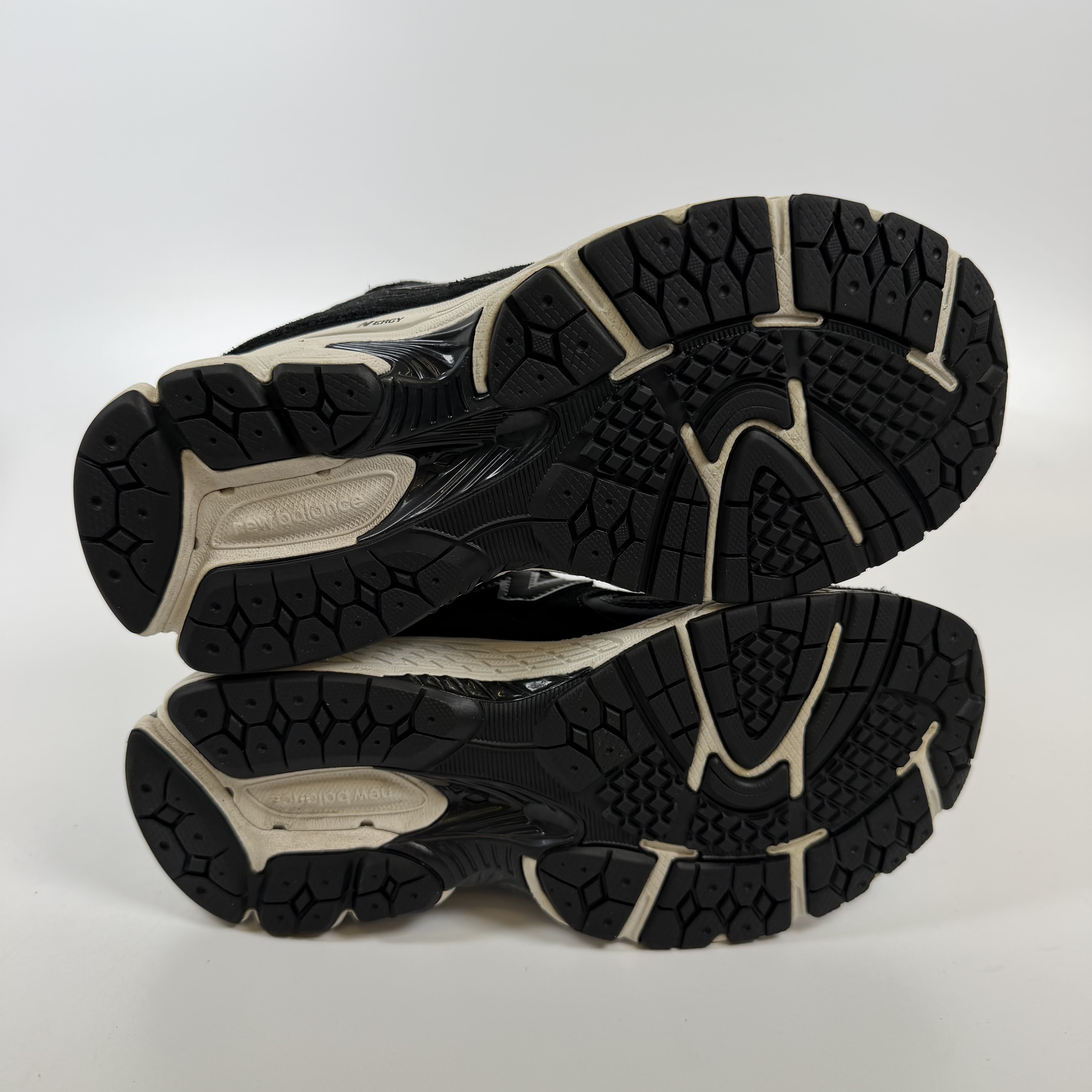 SP7008 New Balance 2002R Black (GS)