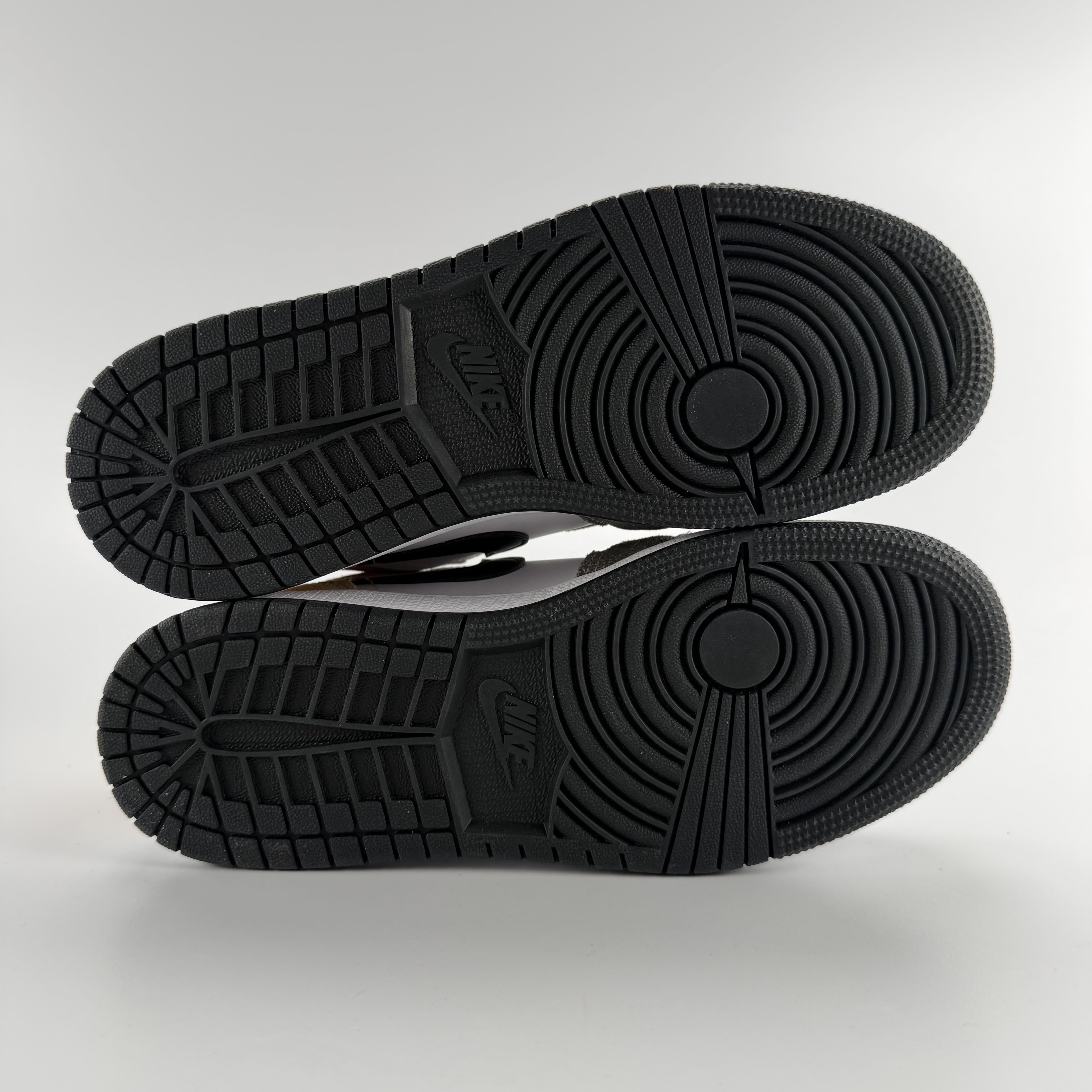 272458 Jordan 1 Low SE Flight Club (GS)