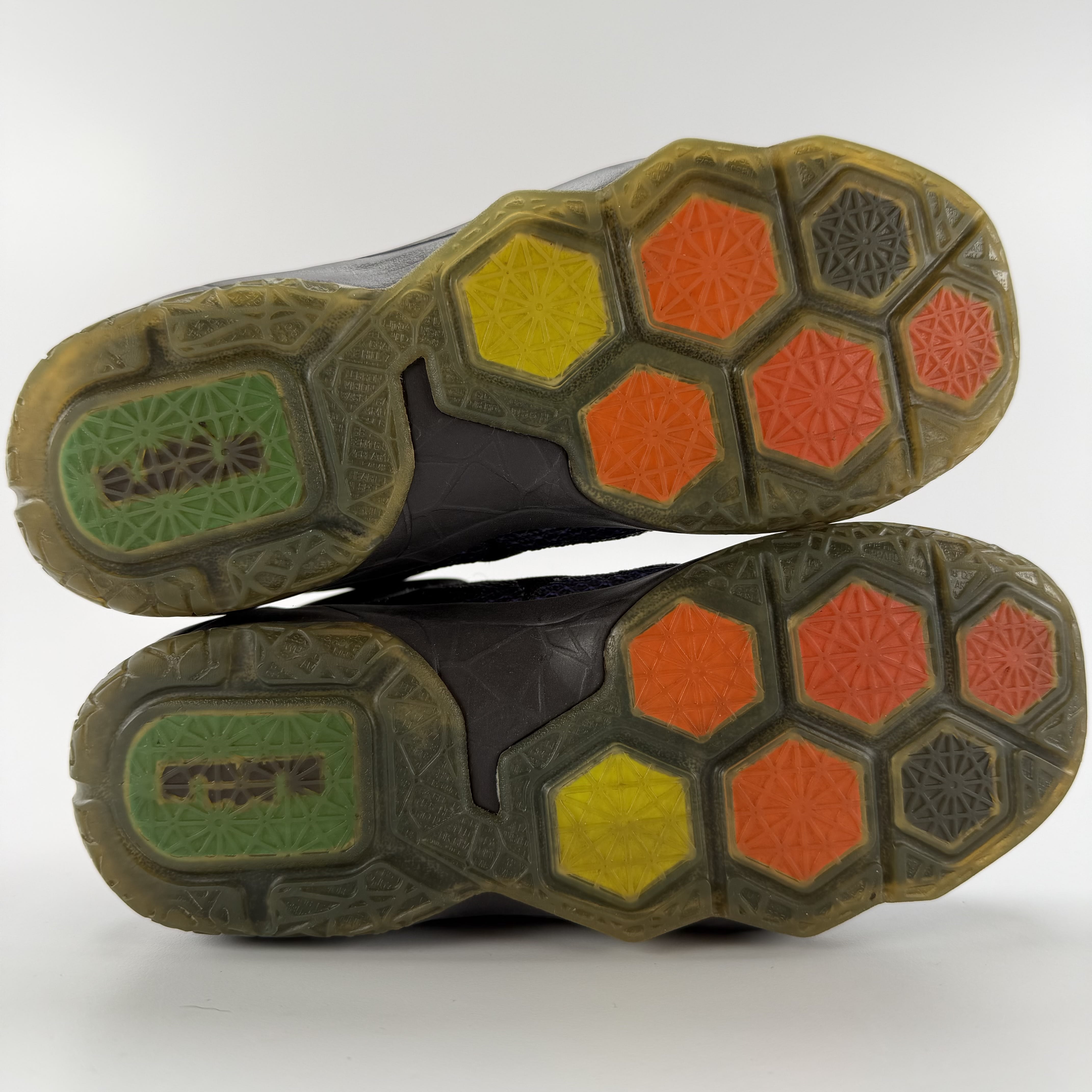527587 Nike LeBron 12 Instinct (PS)
