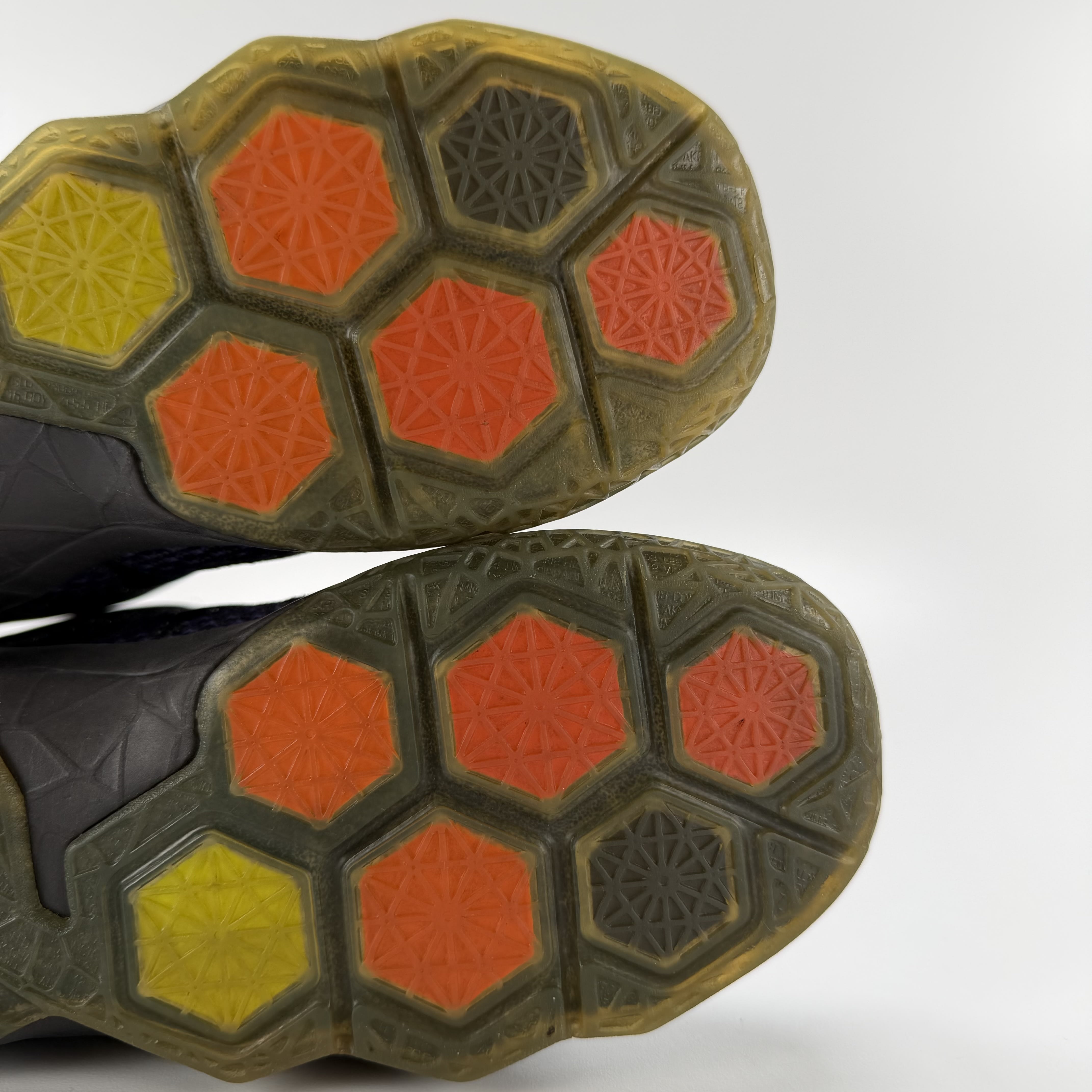 527587 Nike LeBron 12 Instinct (PS)