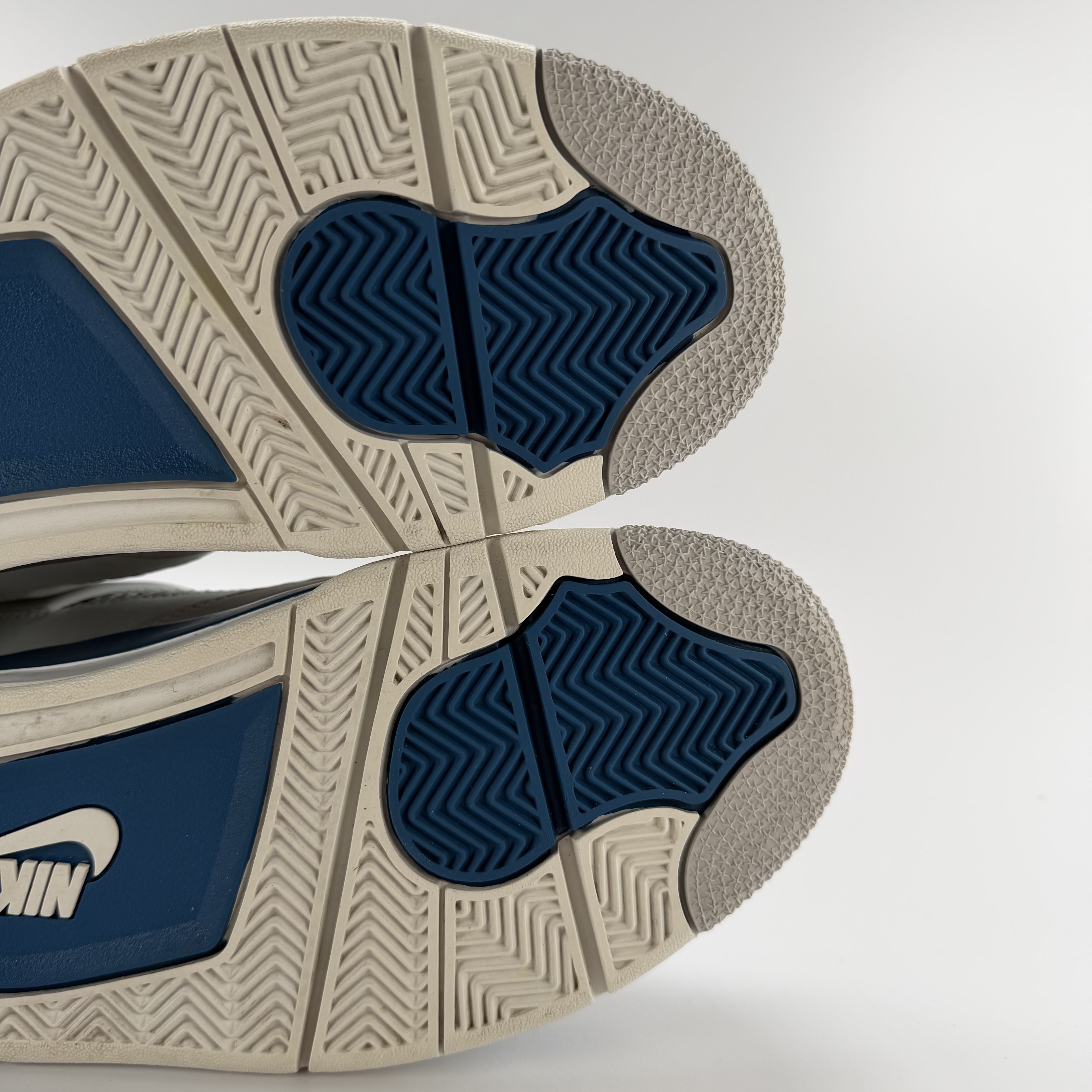 497877 Jordan 4 Retro Military Blue (2024)