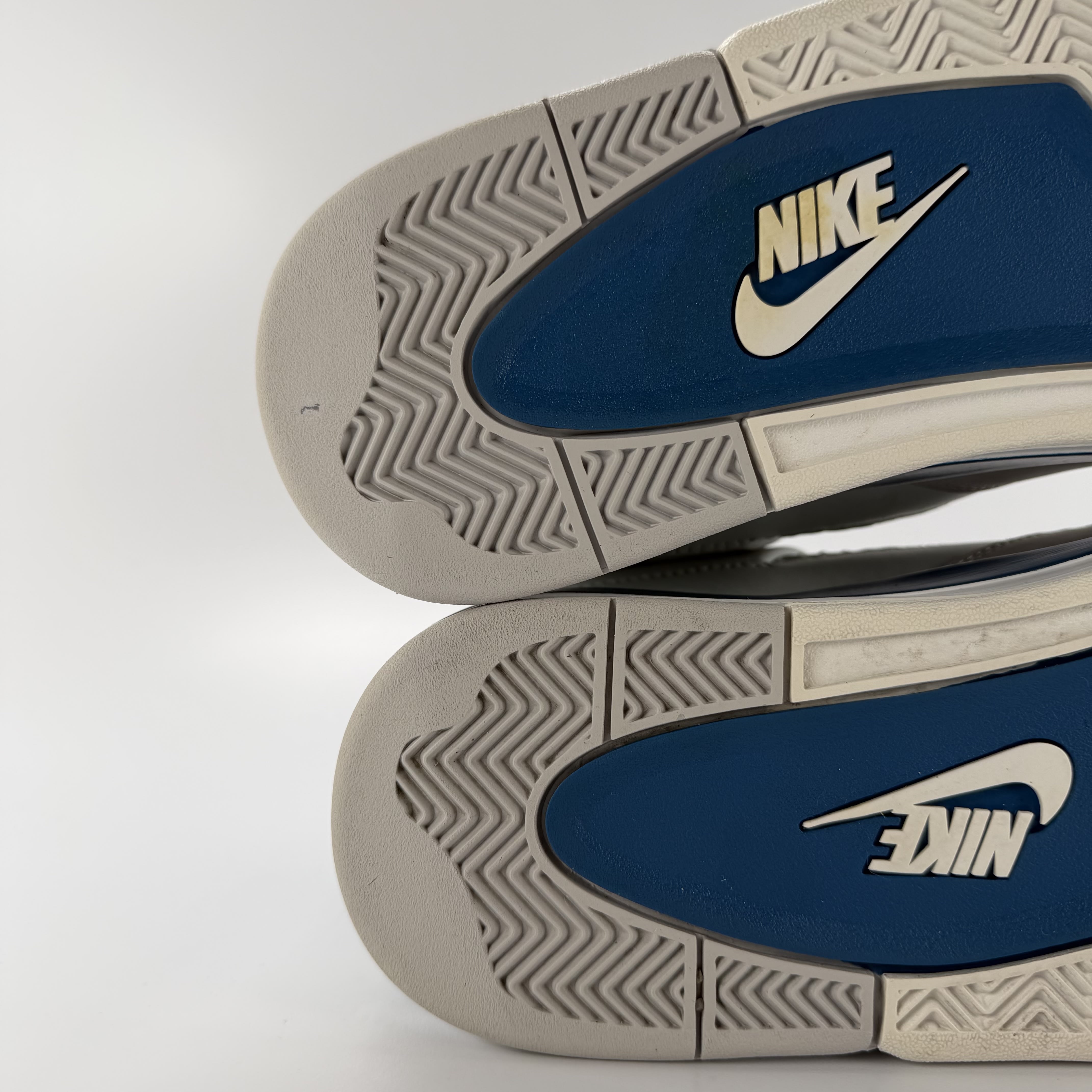 497877 Jordan 4 Retro Military Blue (2024)