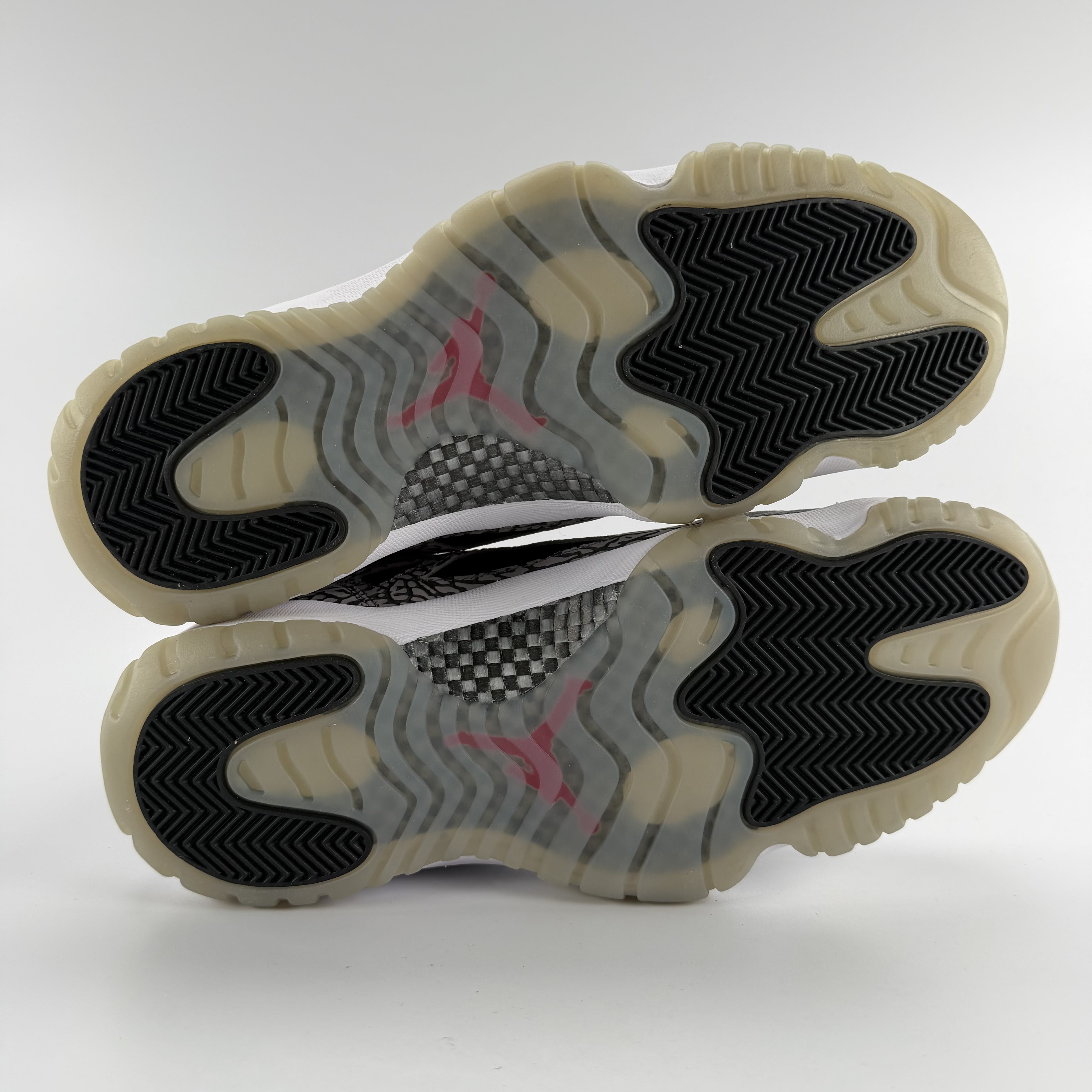 644324 Jordan 11 Retro Low IE Black Cement