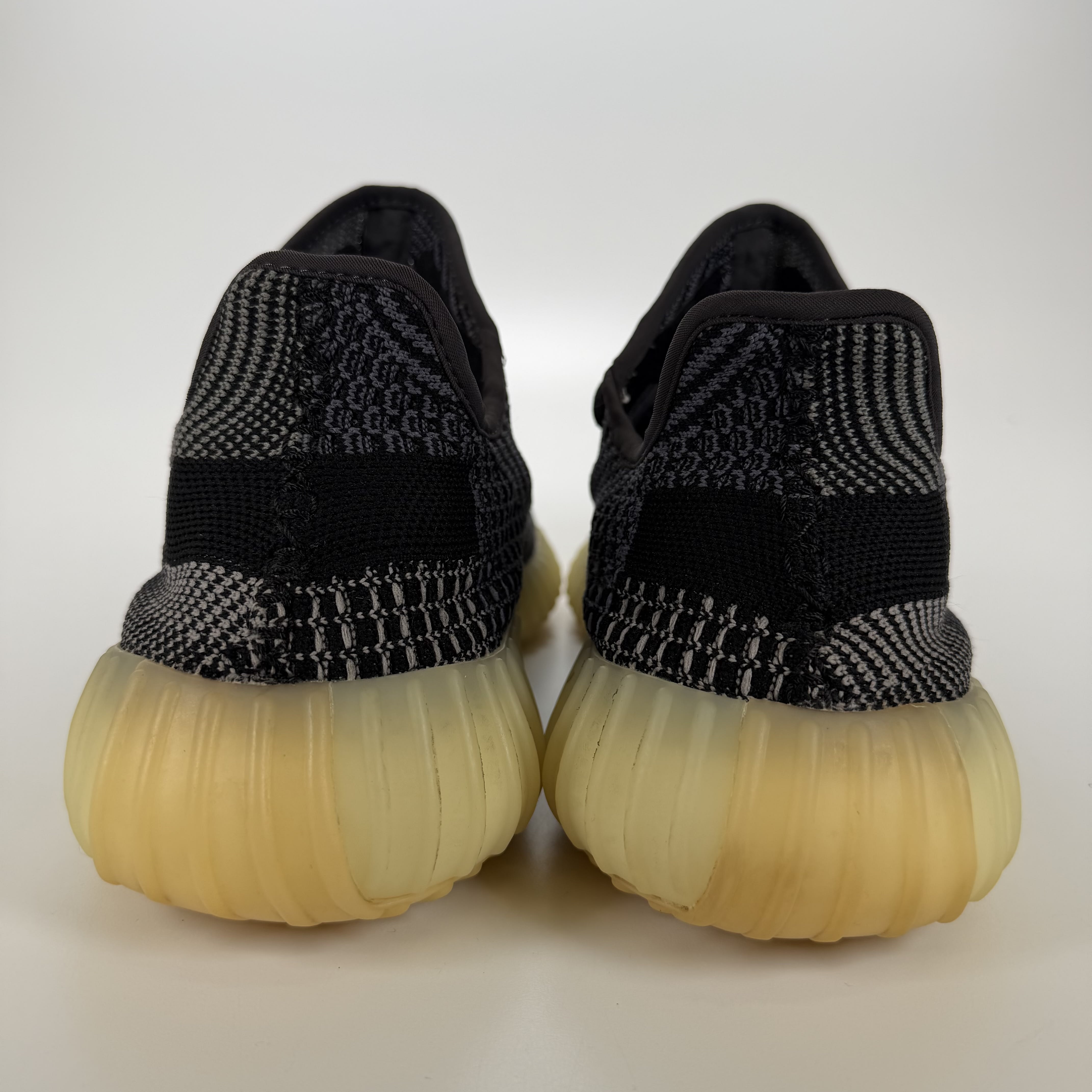 SP4418 adidas Yeezy Boost 350 V2 Carbon