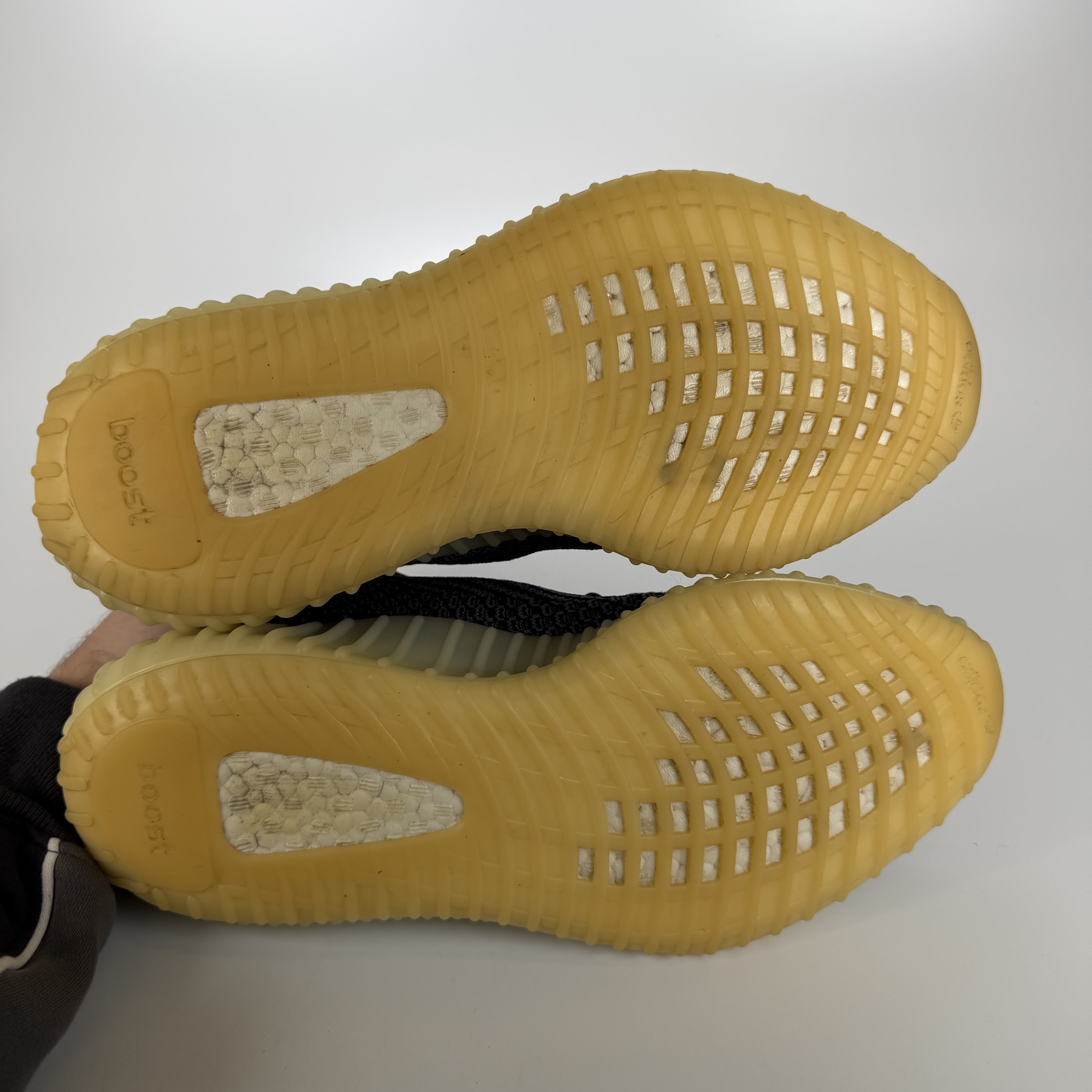 SP4418 adidas Yeezy Boost 350 V2 Carbon