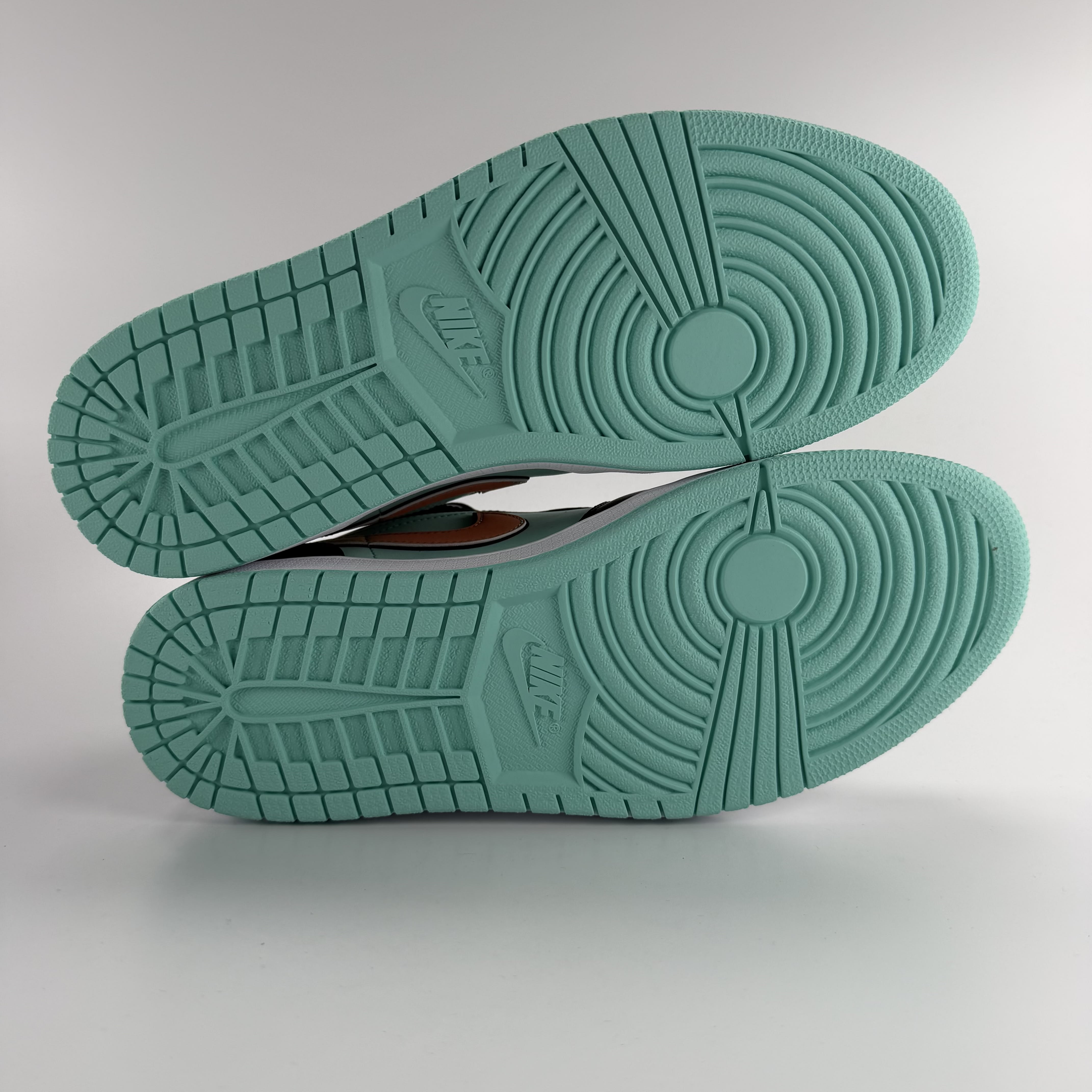 824598 Jordan 1 Low SE Tropical Twist