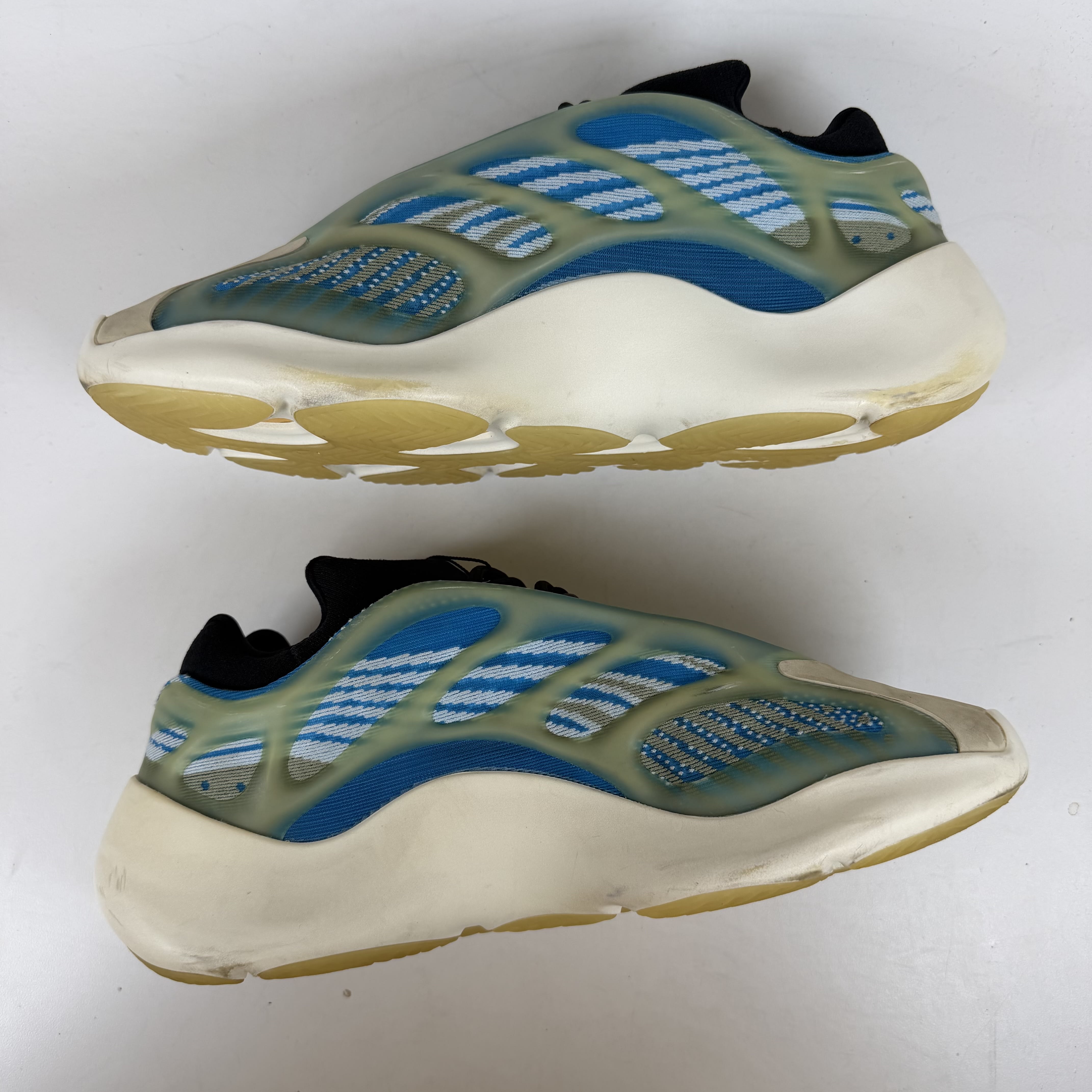 SP6836 adidas Yeezy 700 V3 Arzareth