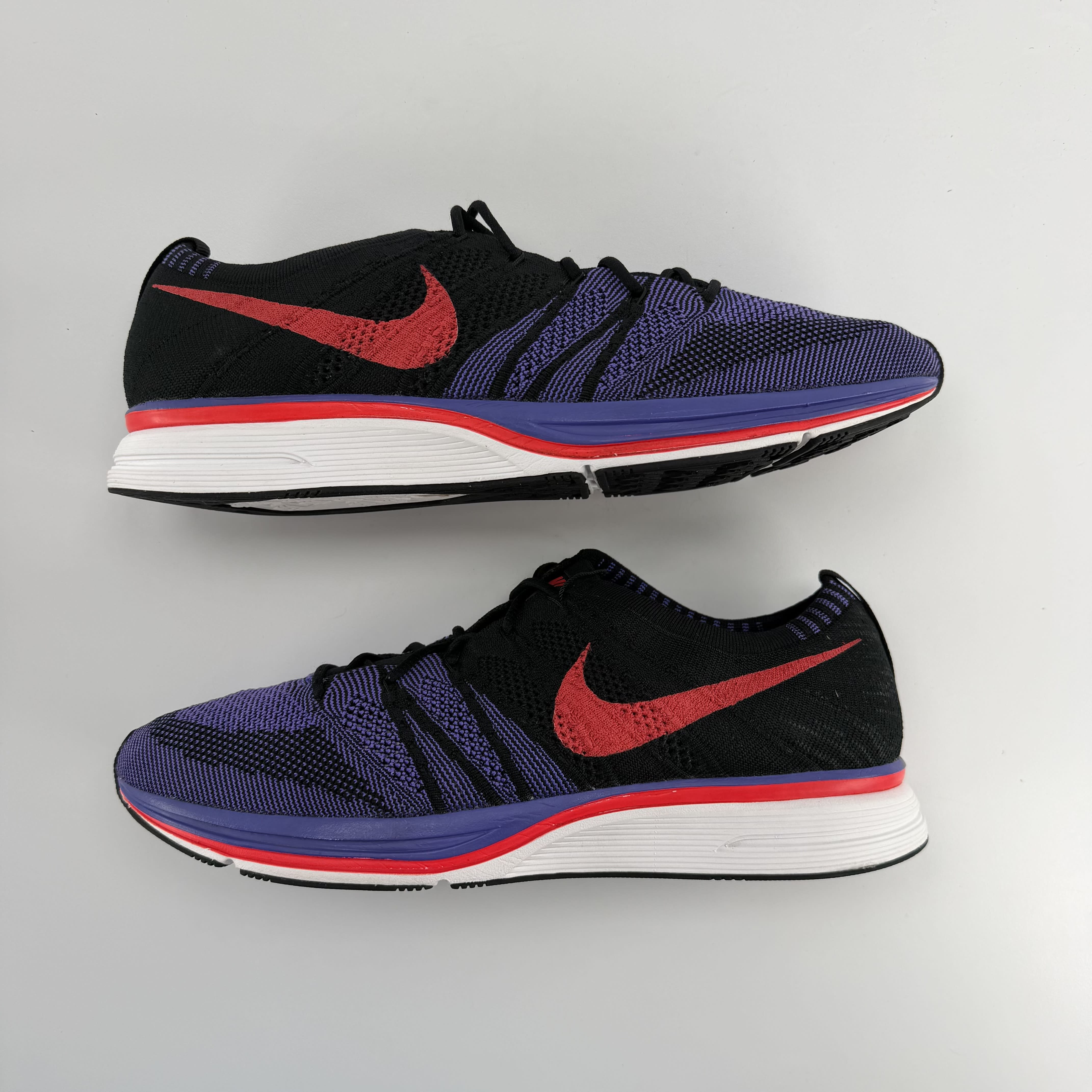 780529 Nike Flyknit Trainer Siren Red Persian Violet