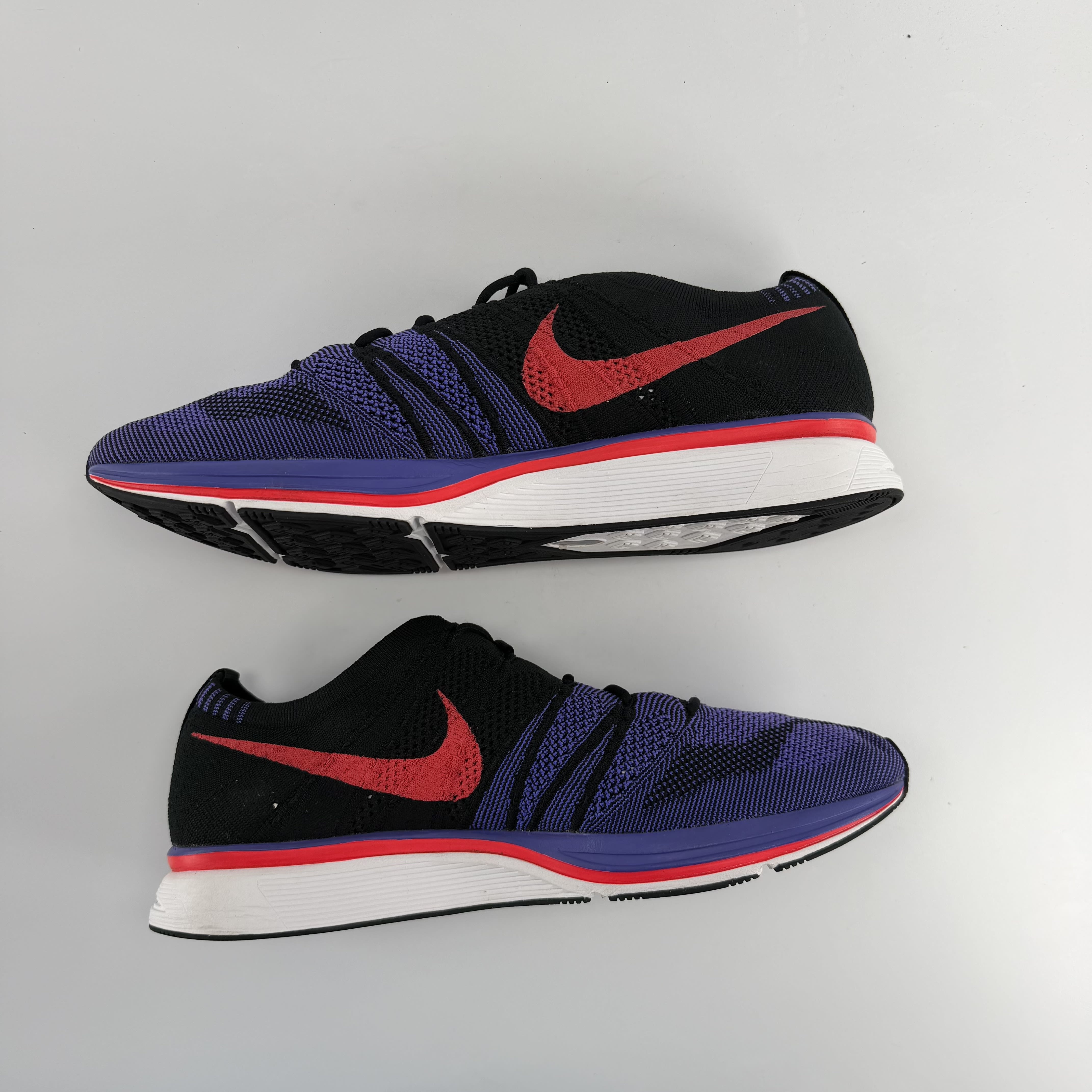 780529 Nike Flyknit Trainer Siren Red Persian Violet