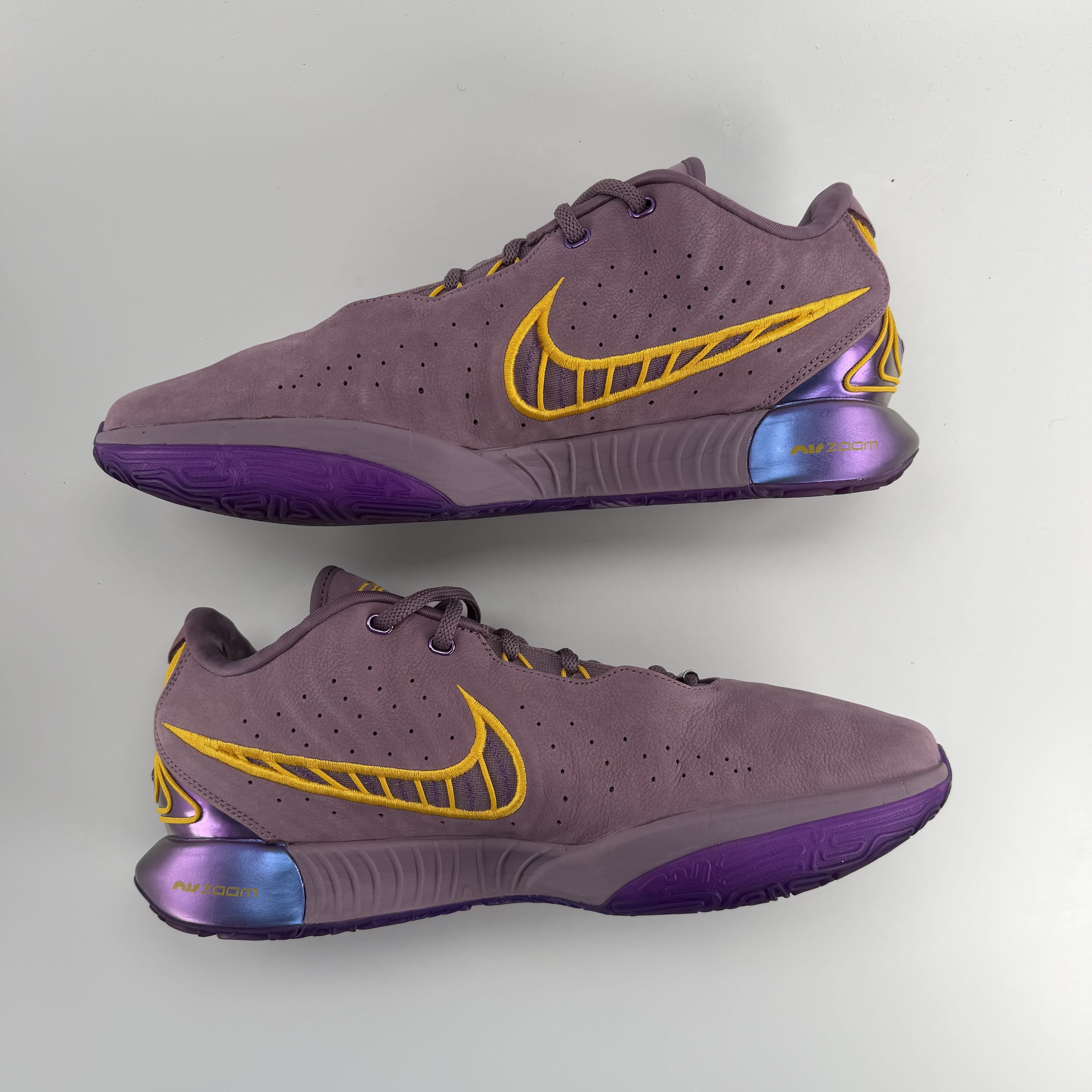 745156 Nike LeBron 21 Purple Rain