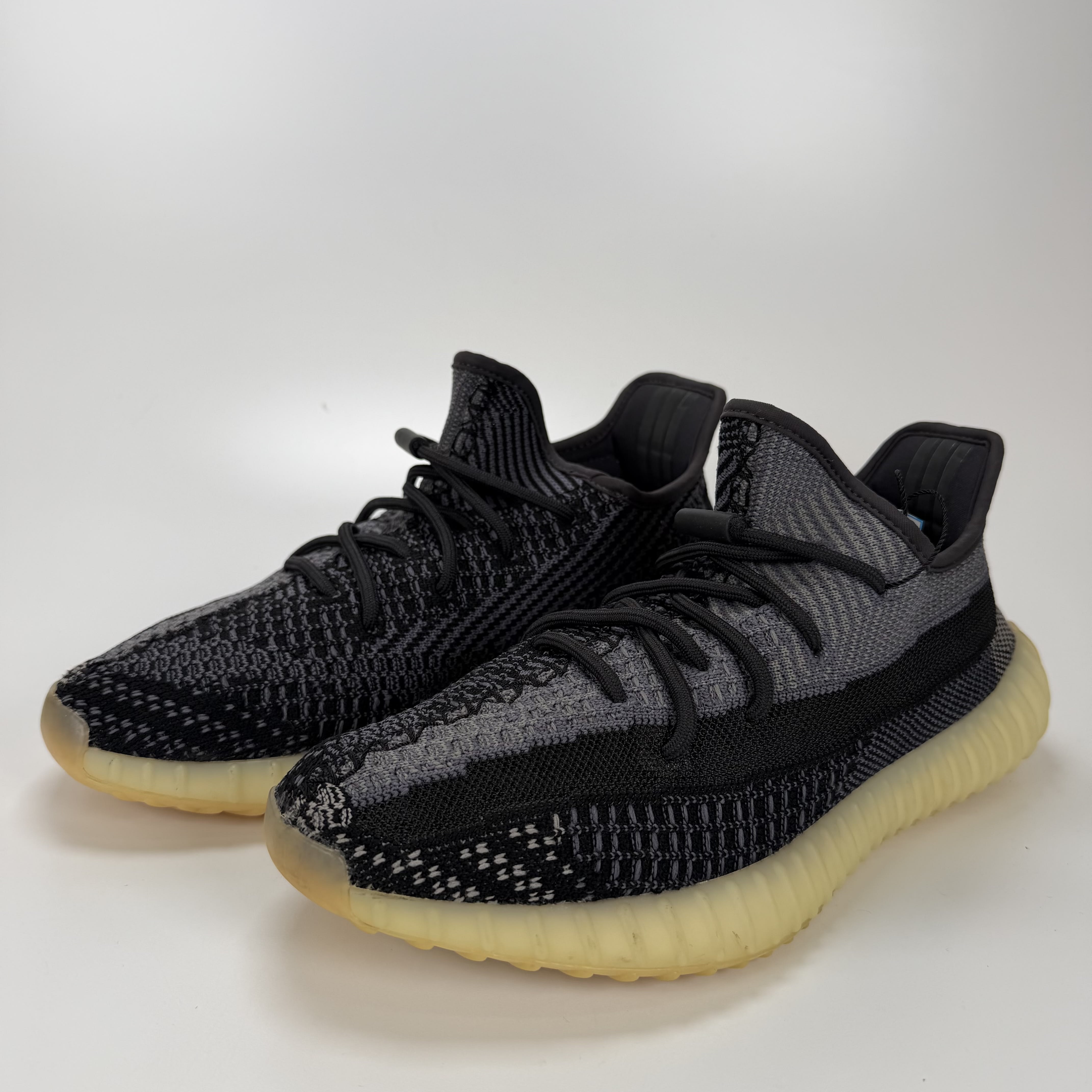 677335 adidas Yeezy Boost 350 V2 Carbon
