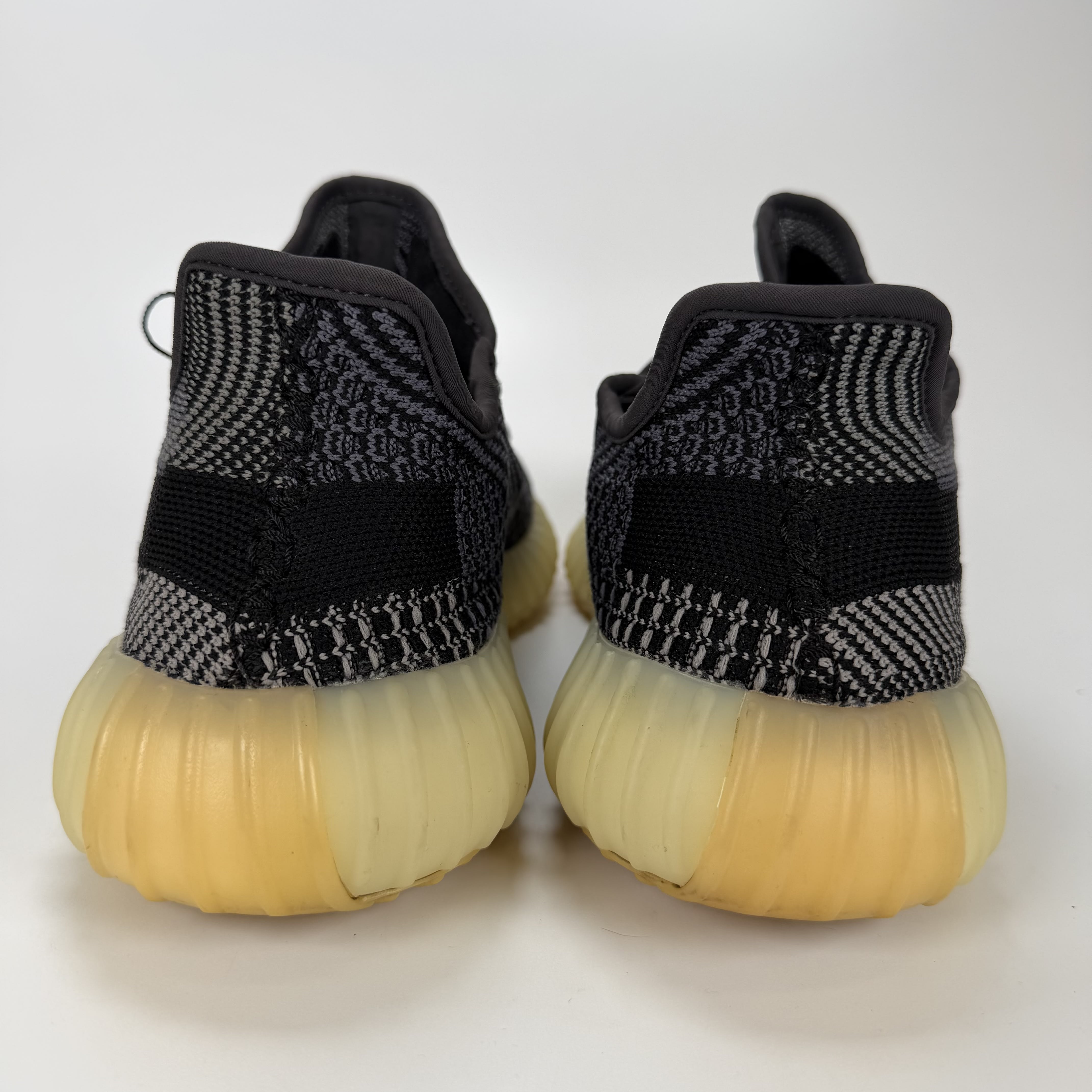677335 adidas Yeezy Boost 350 V2 Carbon