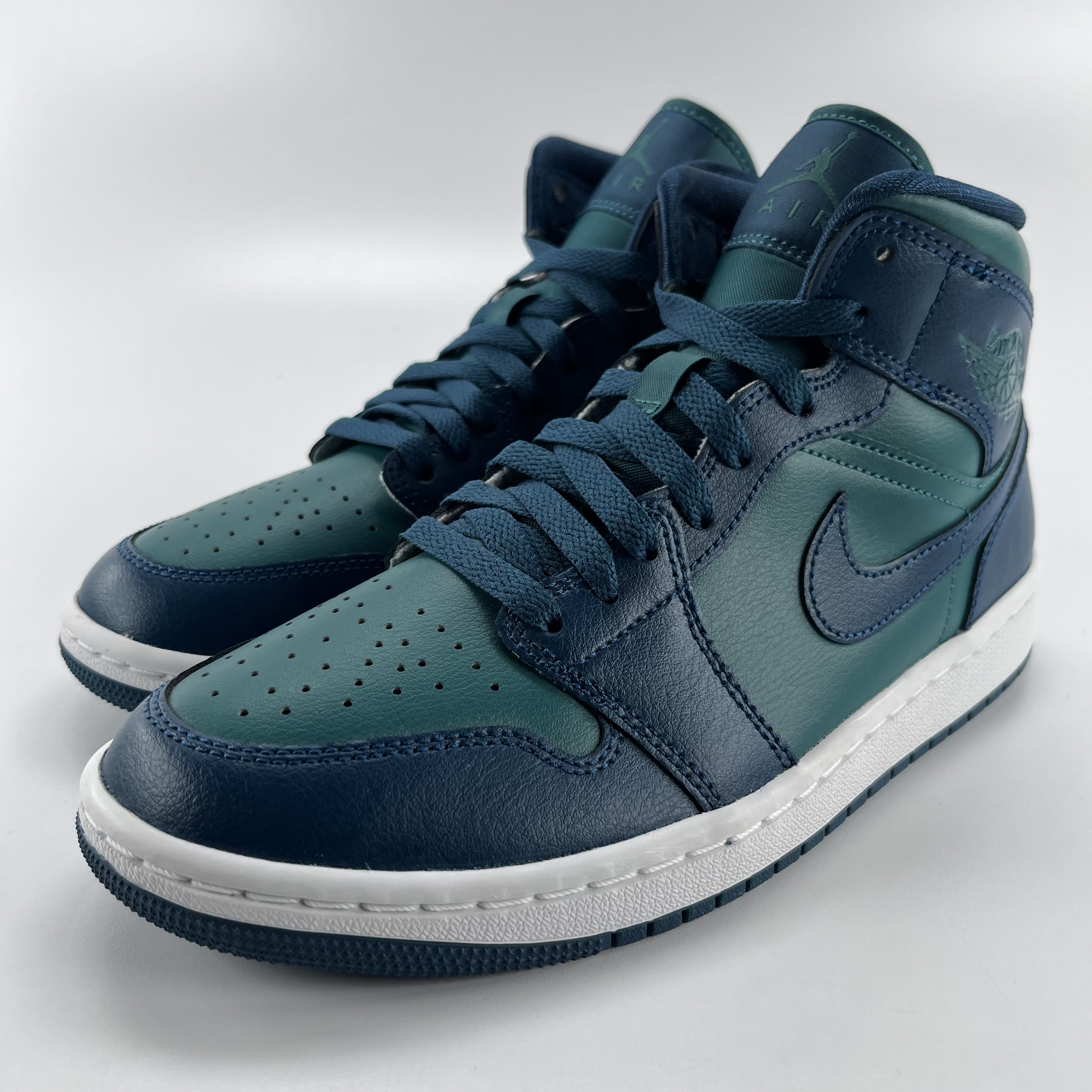 269301 Jordan 1 Mid Teal French Blue (Women's)