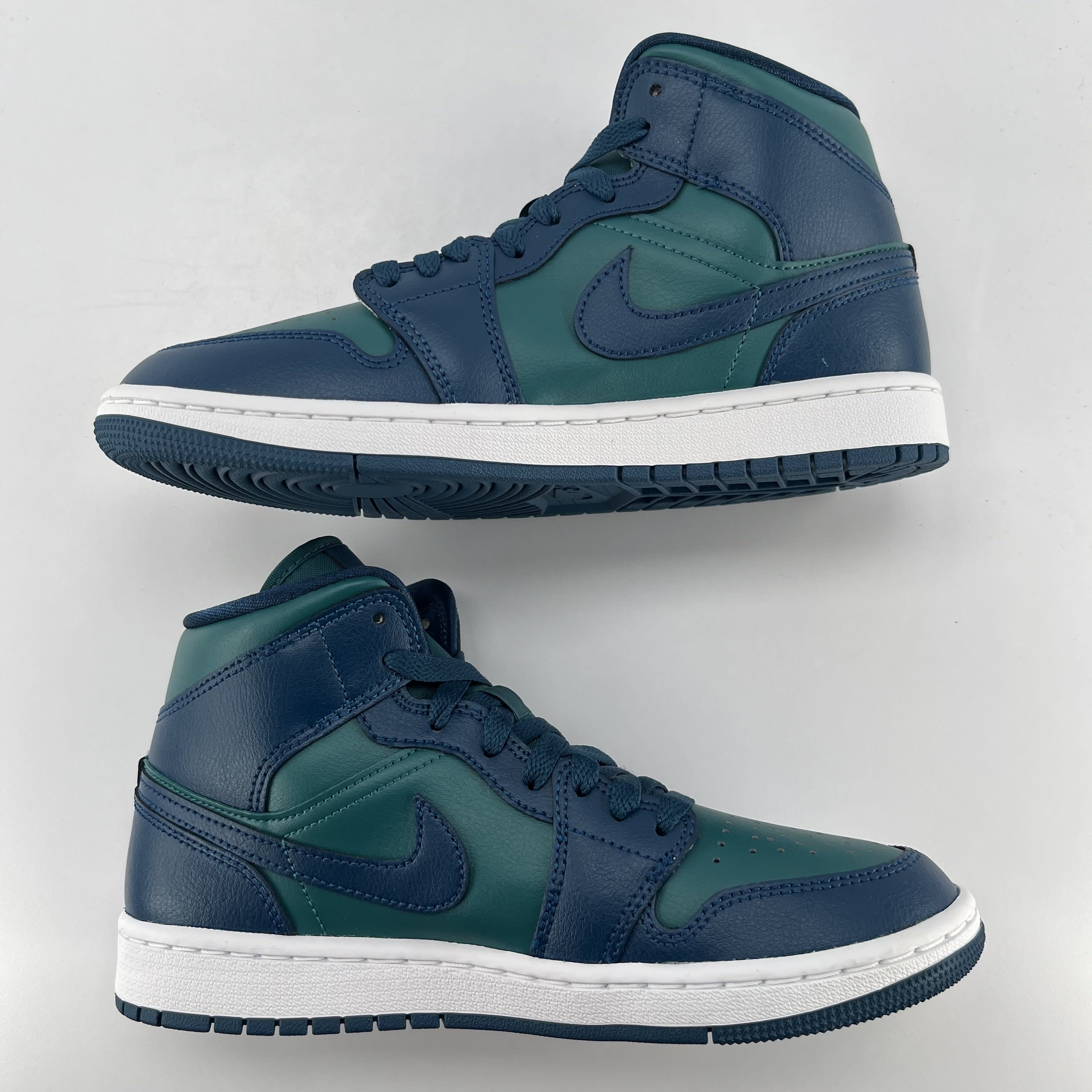 269301 Jordan 1 Mid Teal French Blue (Women's)