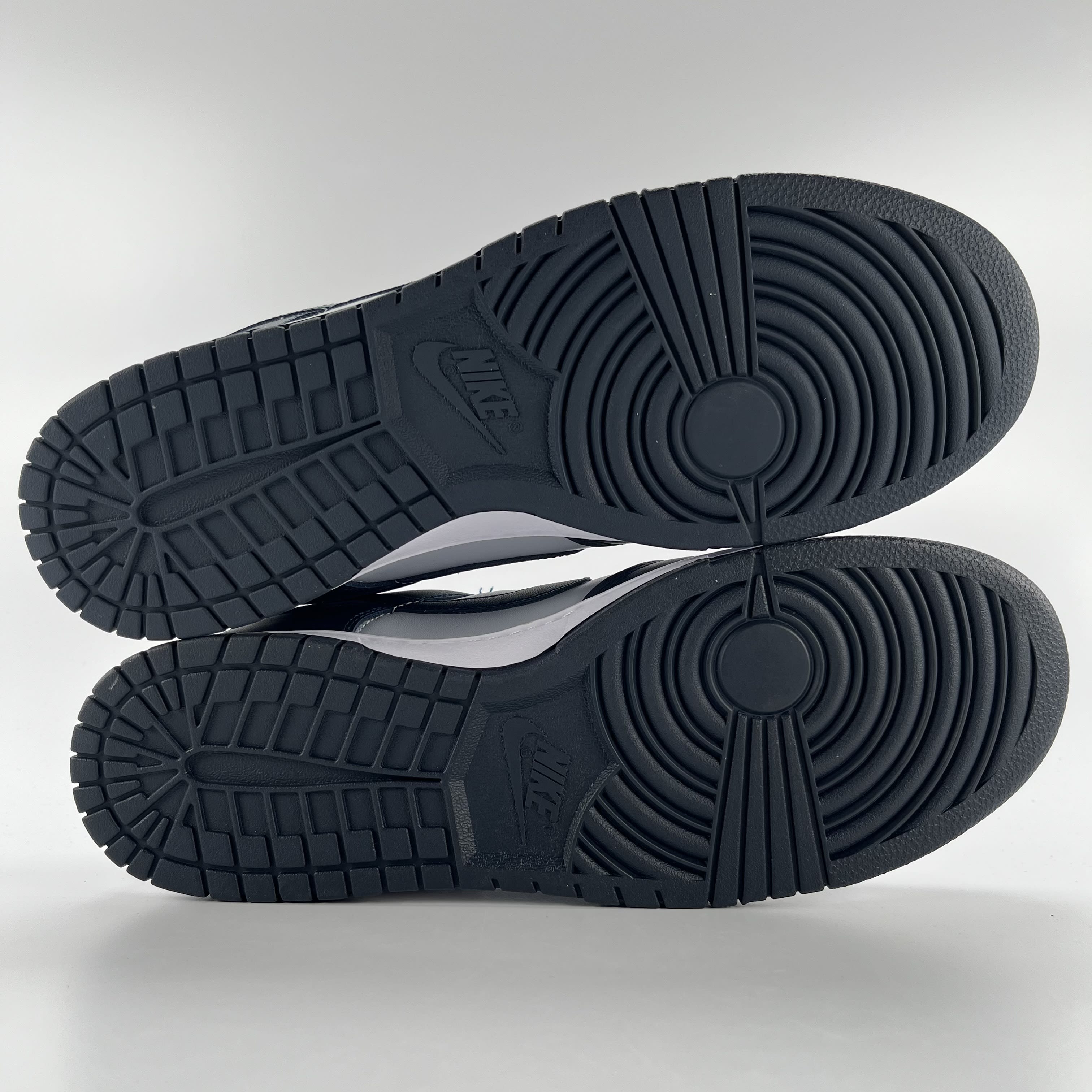 279207 Nike Dunk Low Georgetown