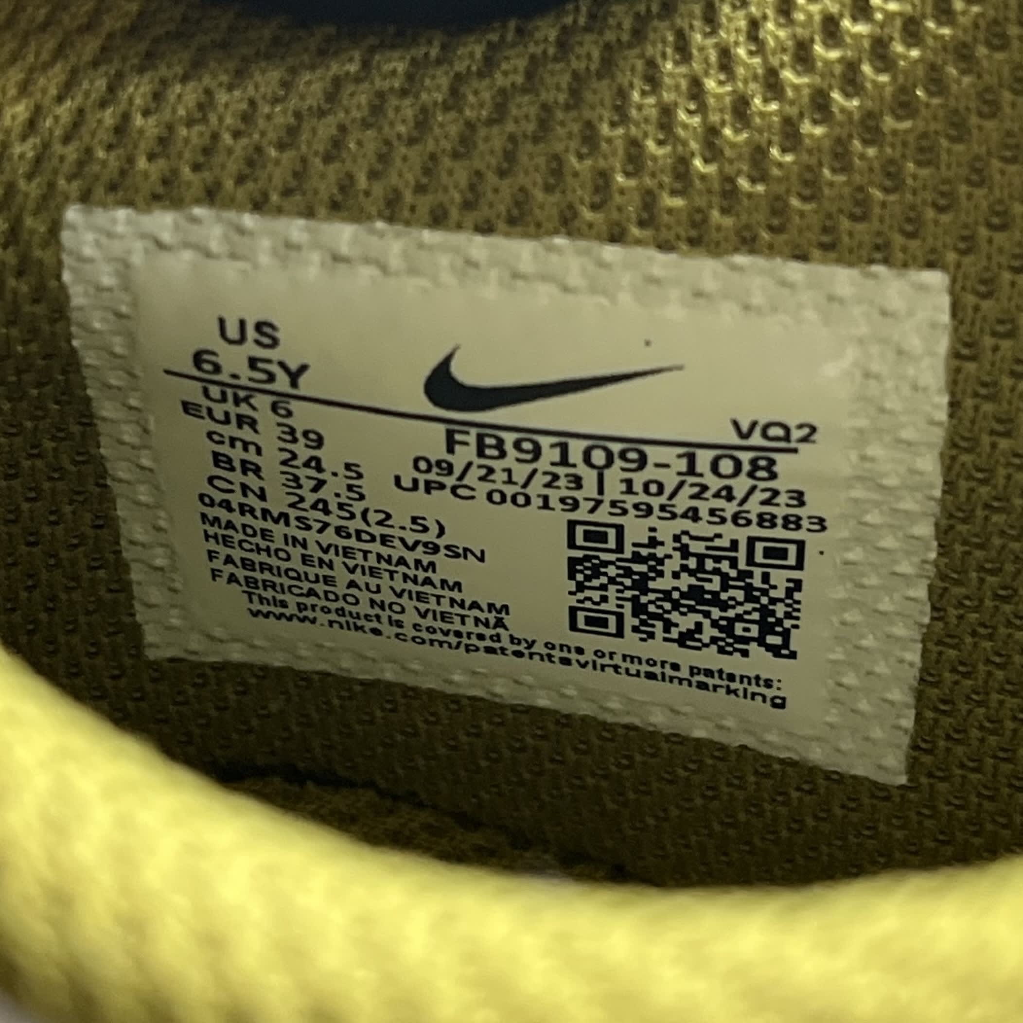 266664 Nike Dunk Low GS 'Pacific Moss"