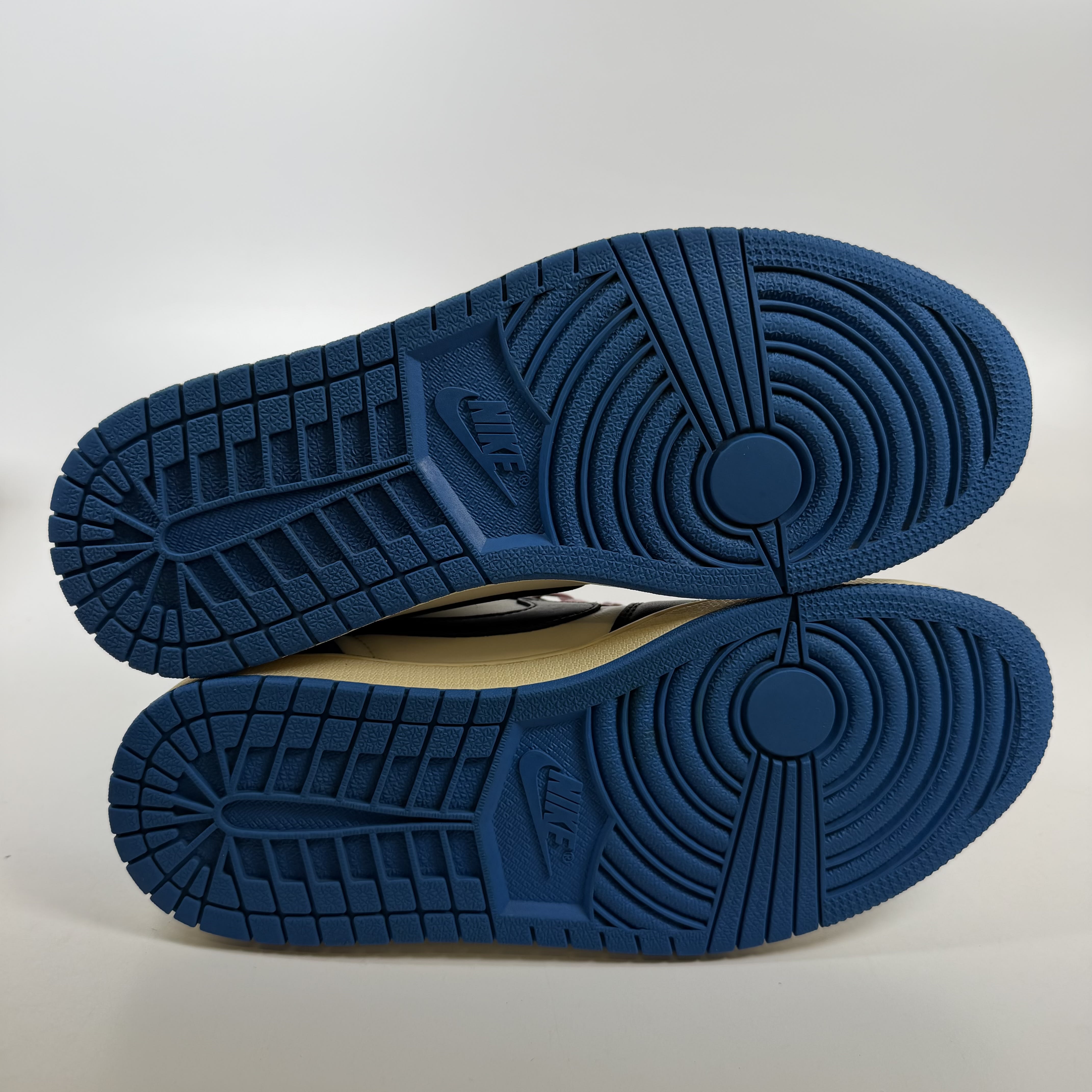SP7562 Jordan 1 Retro Low OG SP Fragment x Travis Scott