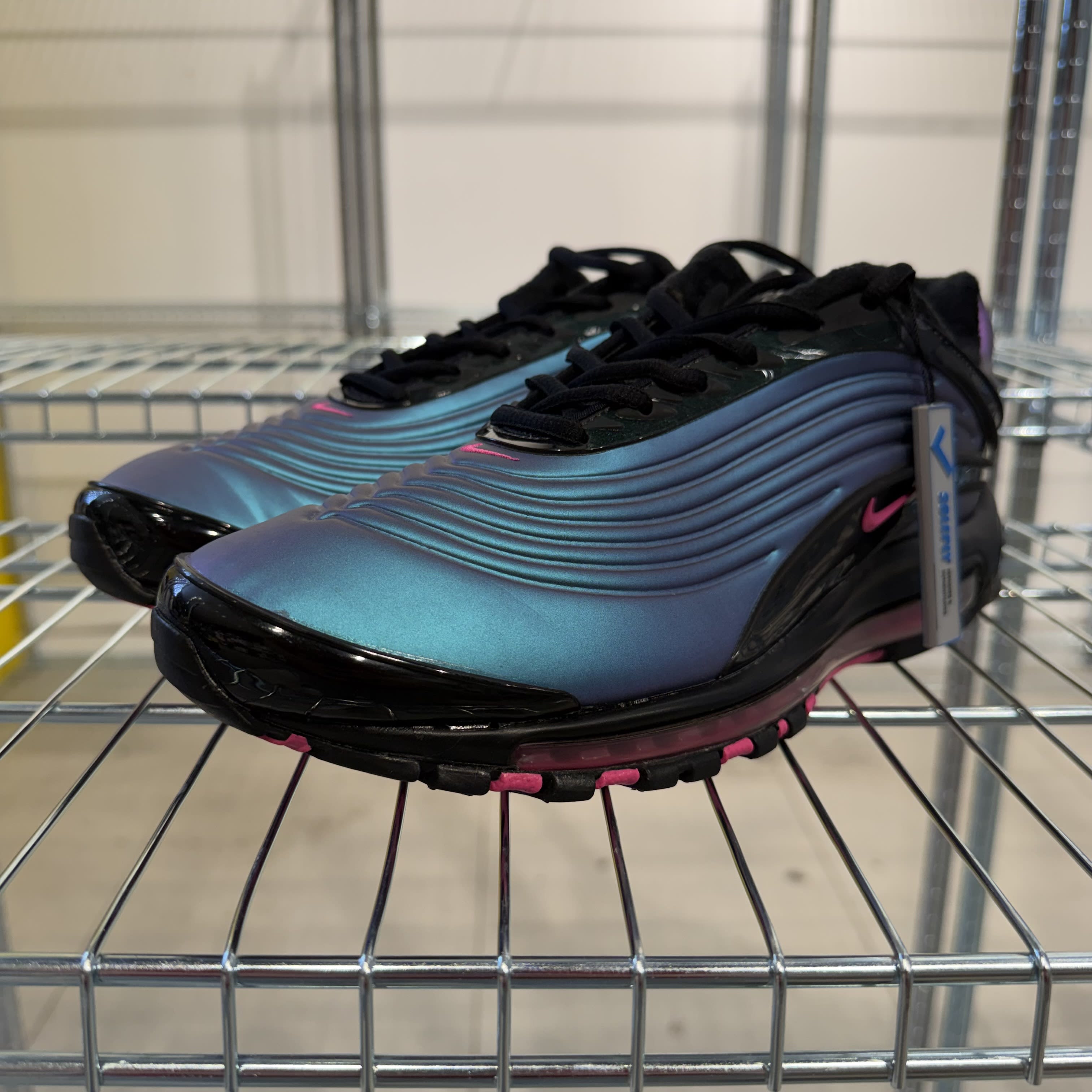 719602 Nike Air Max Deluxe Throwback Future