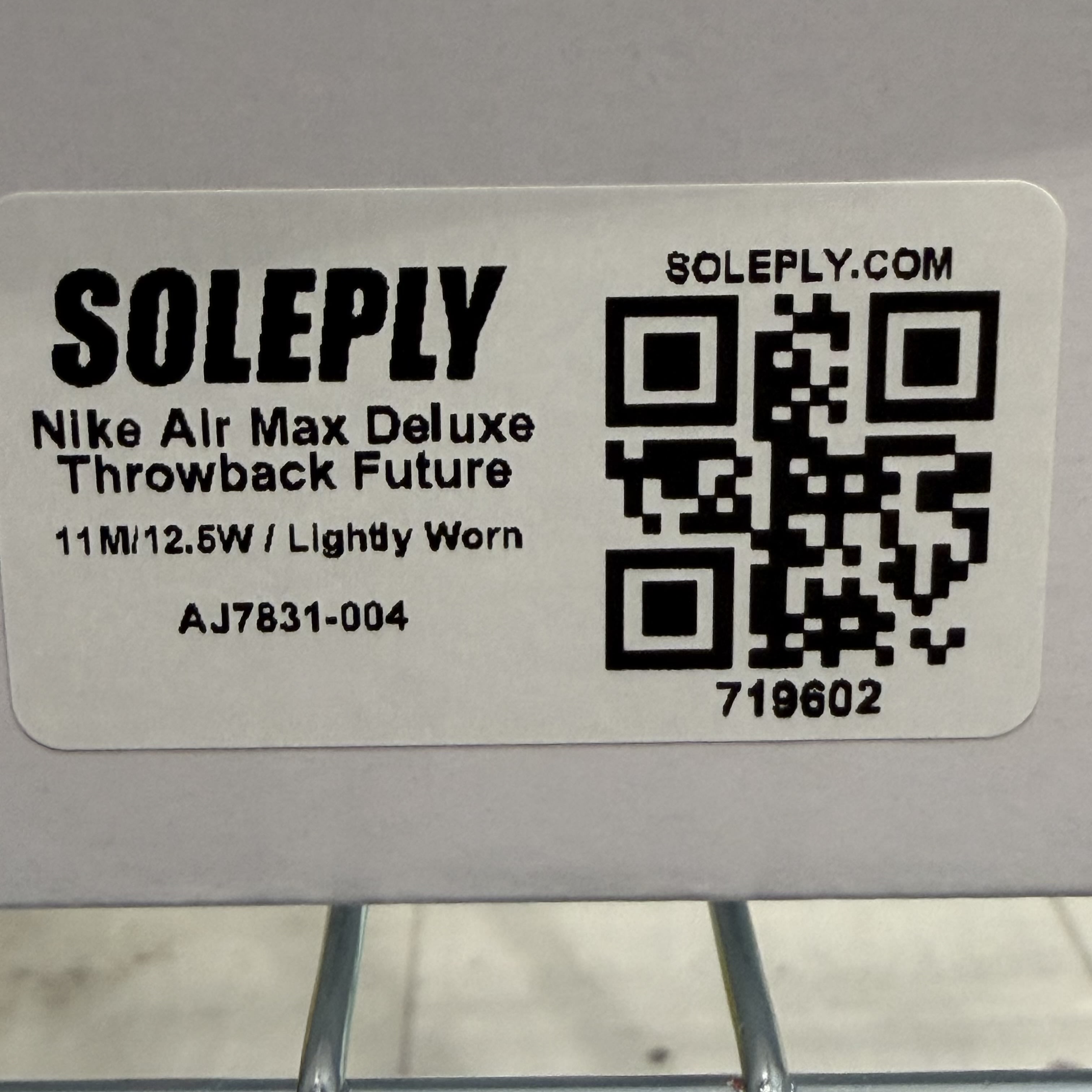 719602 Nike Air Max Deluxe Throwback Future