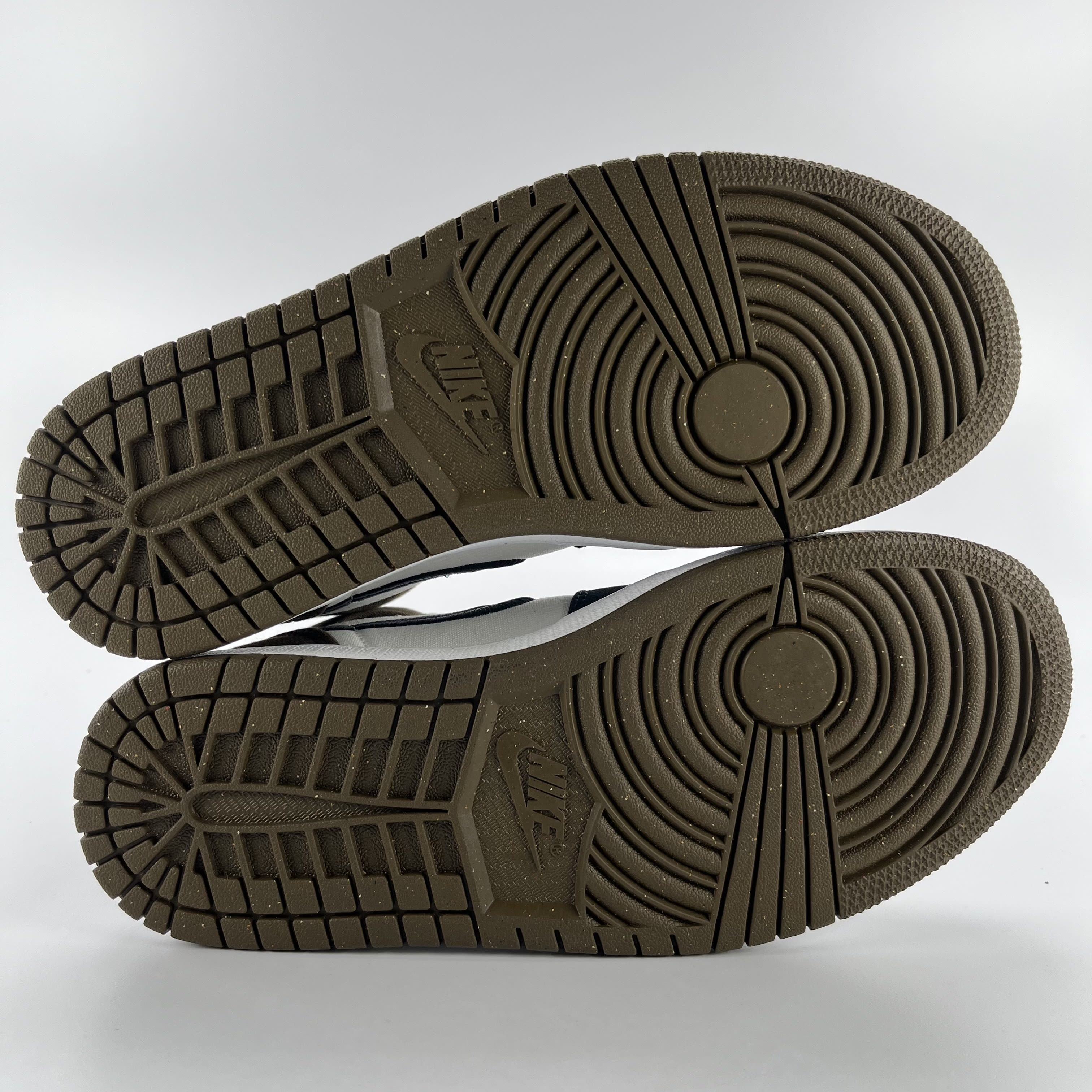 282062 Wmns Air Jordan 1 Mid SE 'Olive Toe'