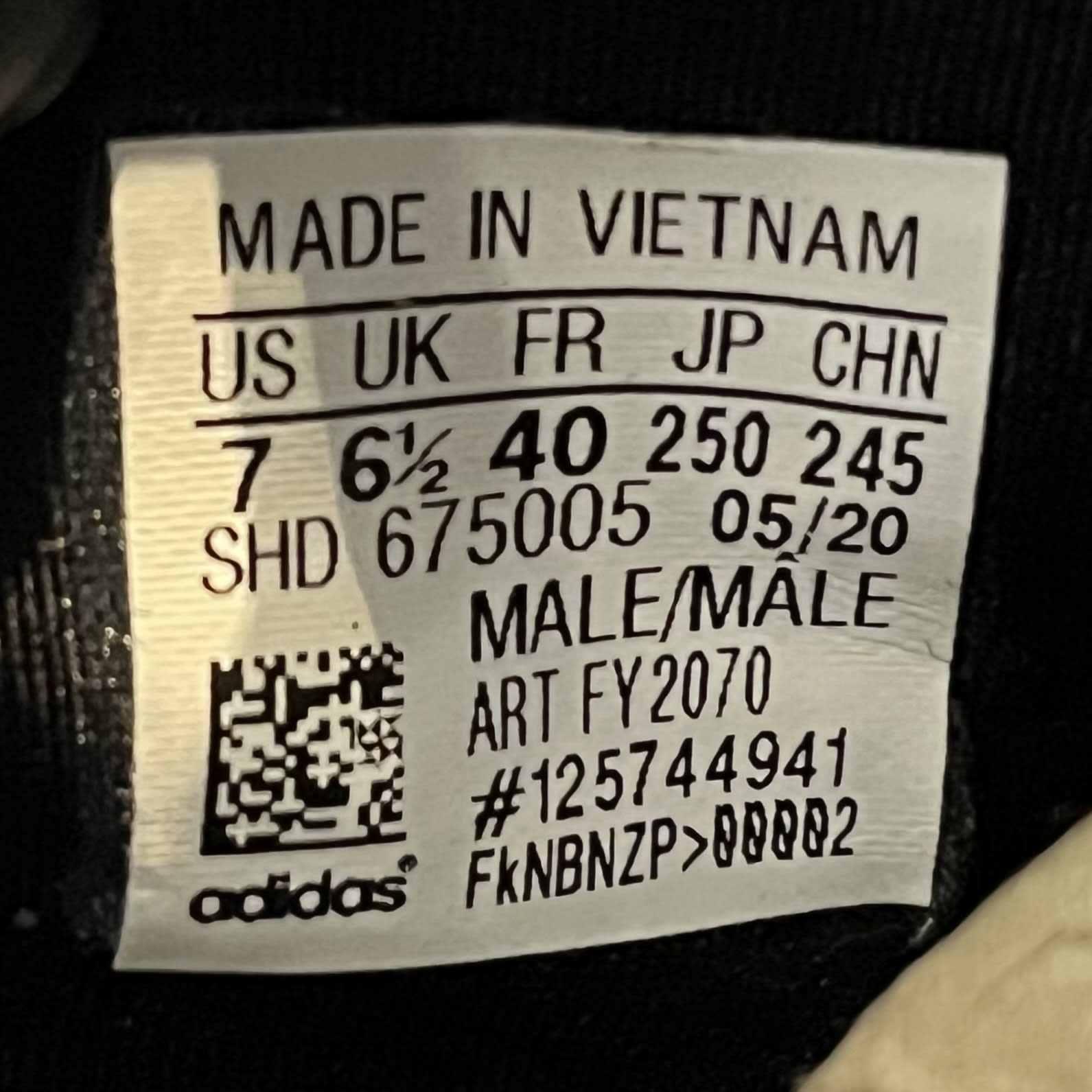 508626 adidas NMD R1 V2 Paris