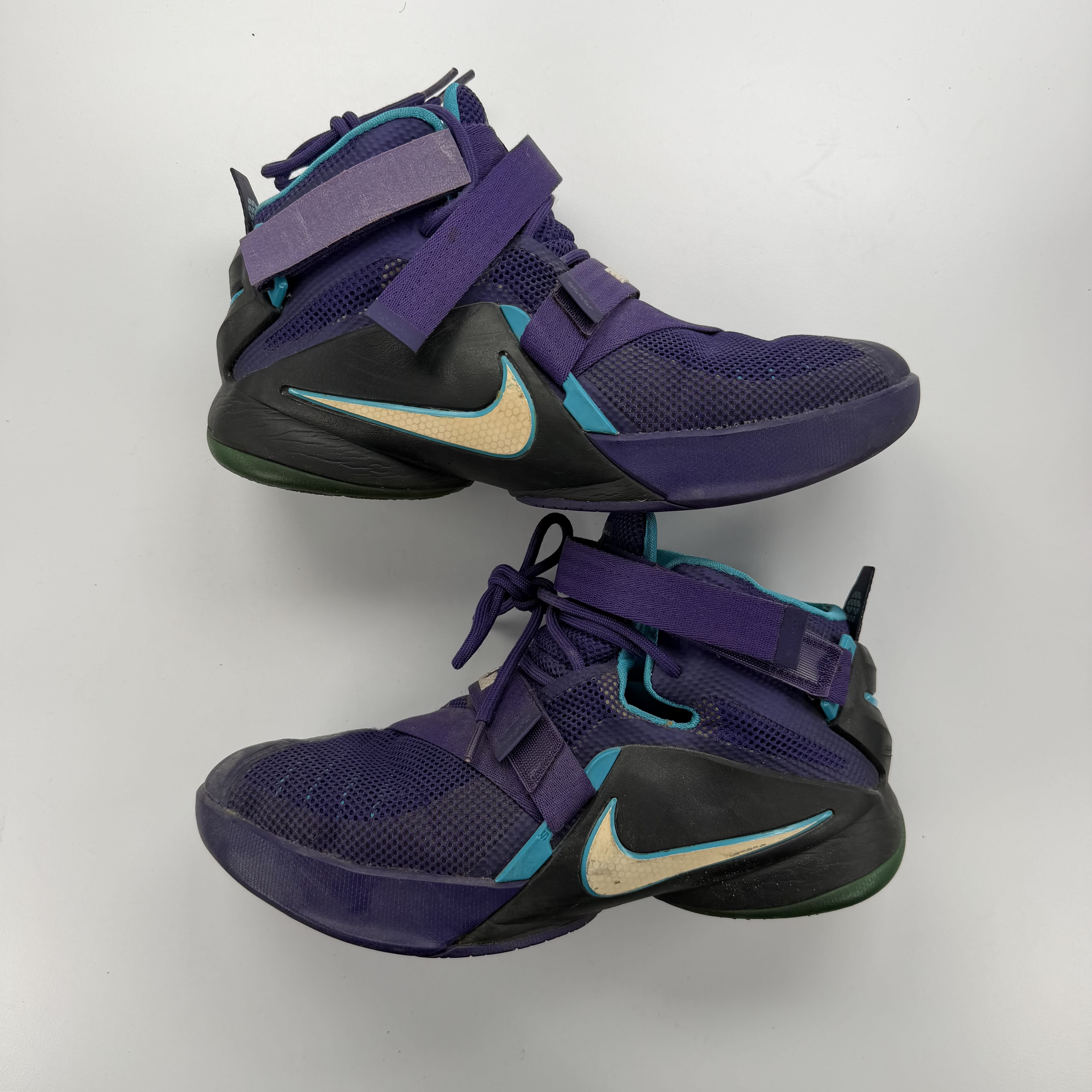 SP5766 Nike LeBron Soldier 9 GS 'Charlotte Hornets'