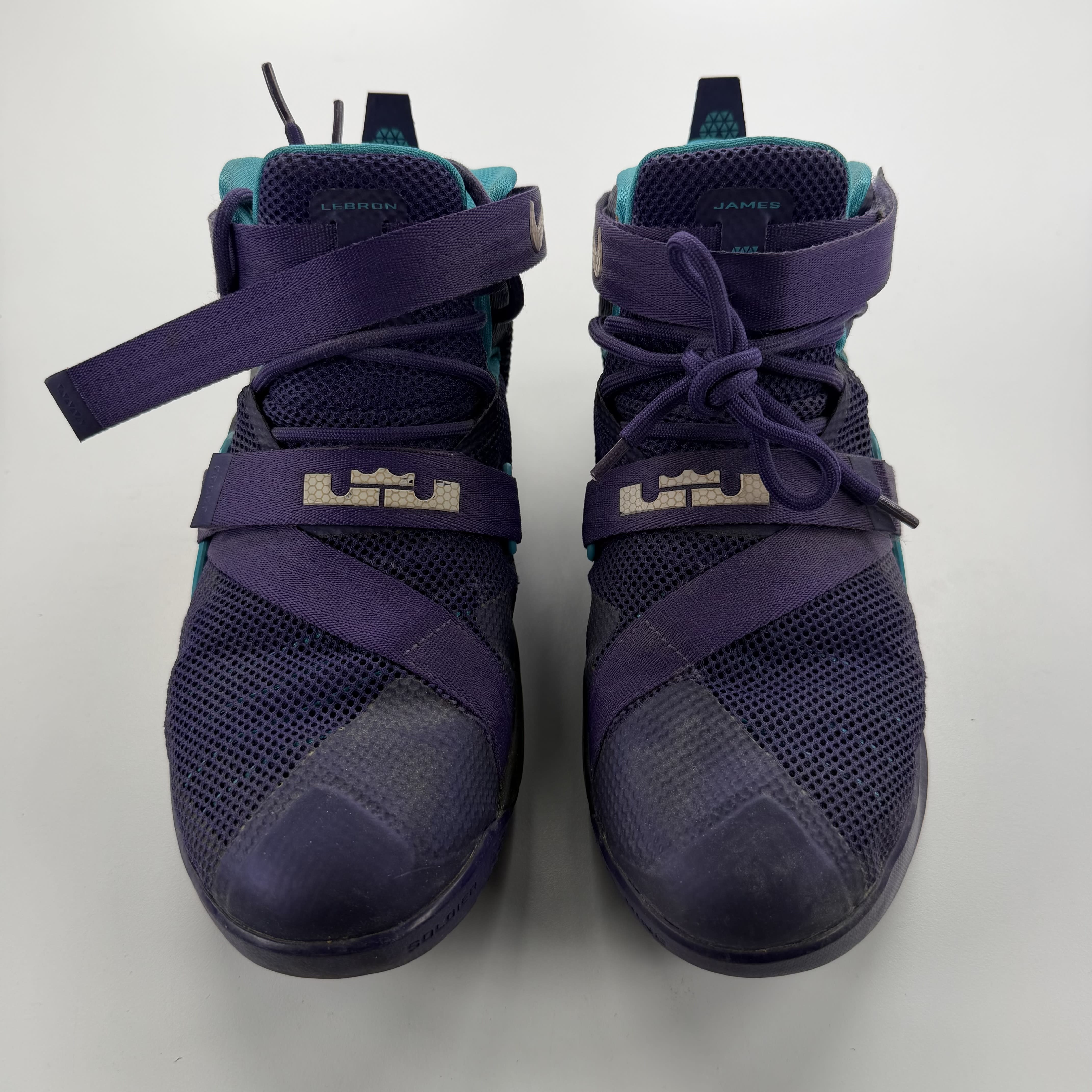 SP5766 Nike LeBron Soldier 9 GS 'Charlotte Hornets'