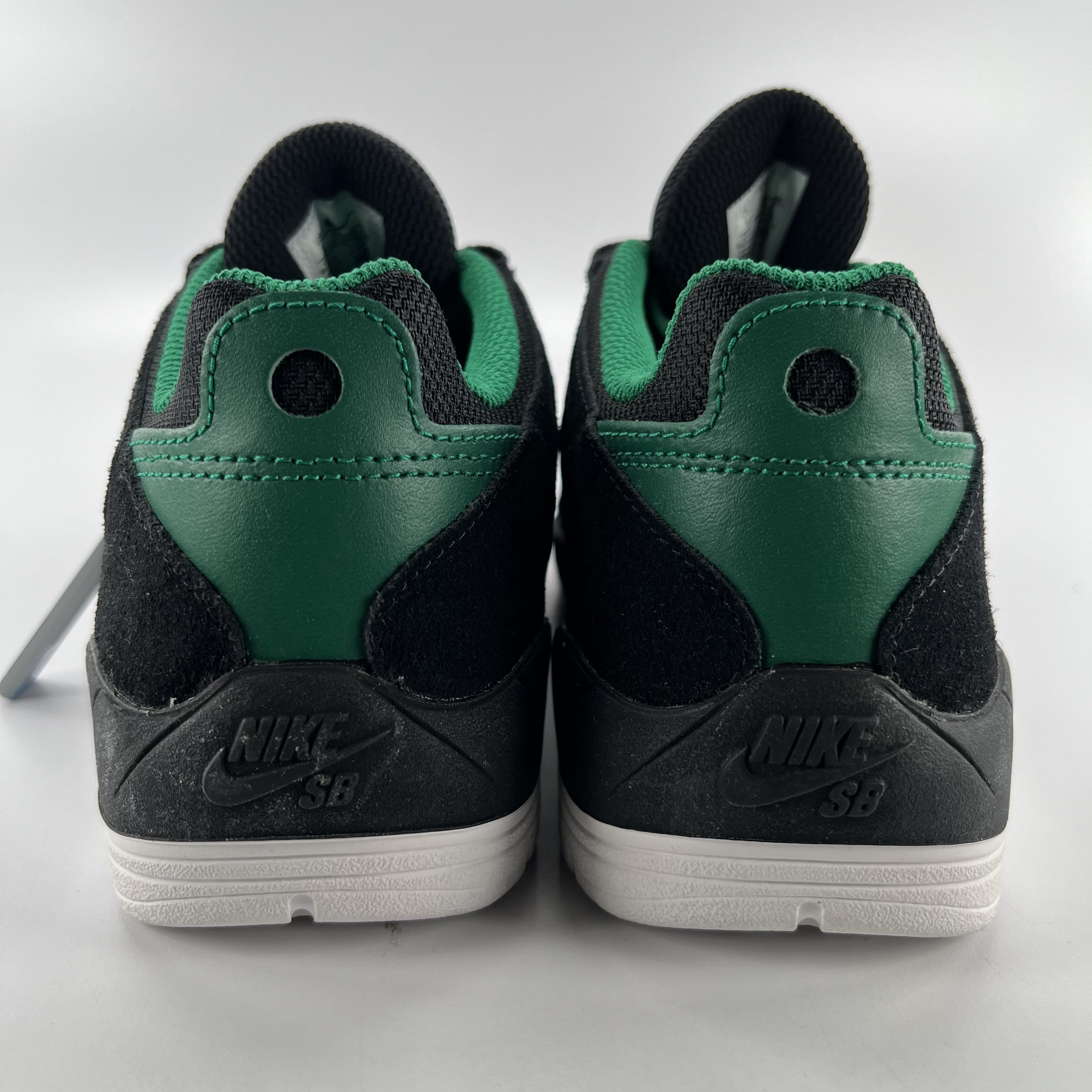 436016 Nike SB Vertebrae Black Summit White Malachite