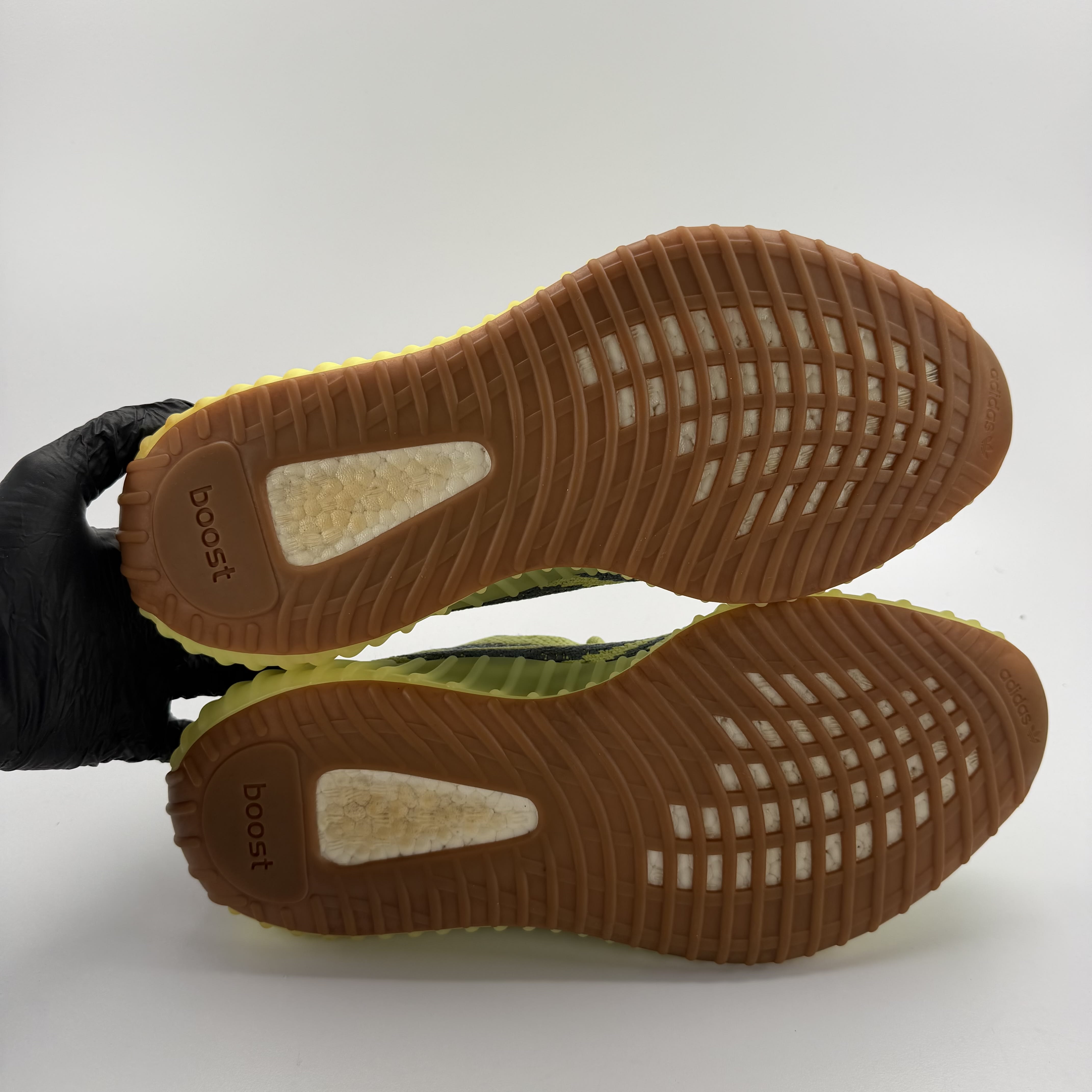 634140 adidas Yeezy Boost 350 V2 Semi Frozen Yellow