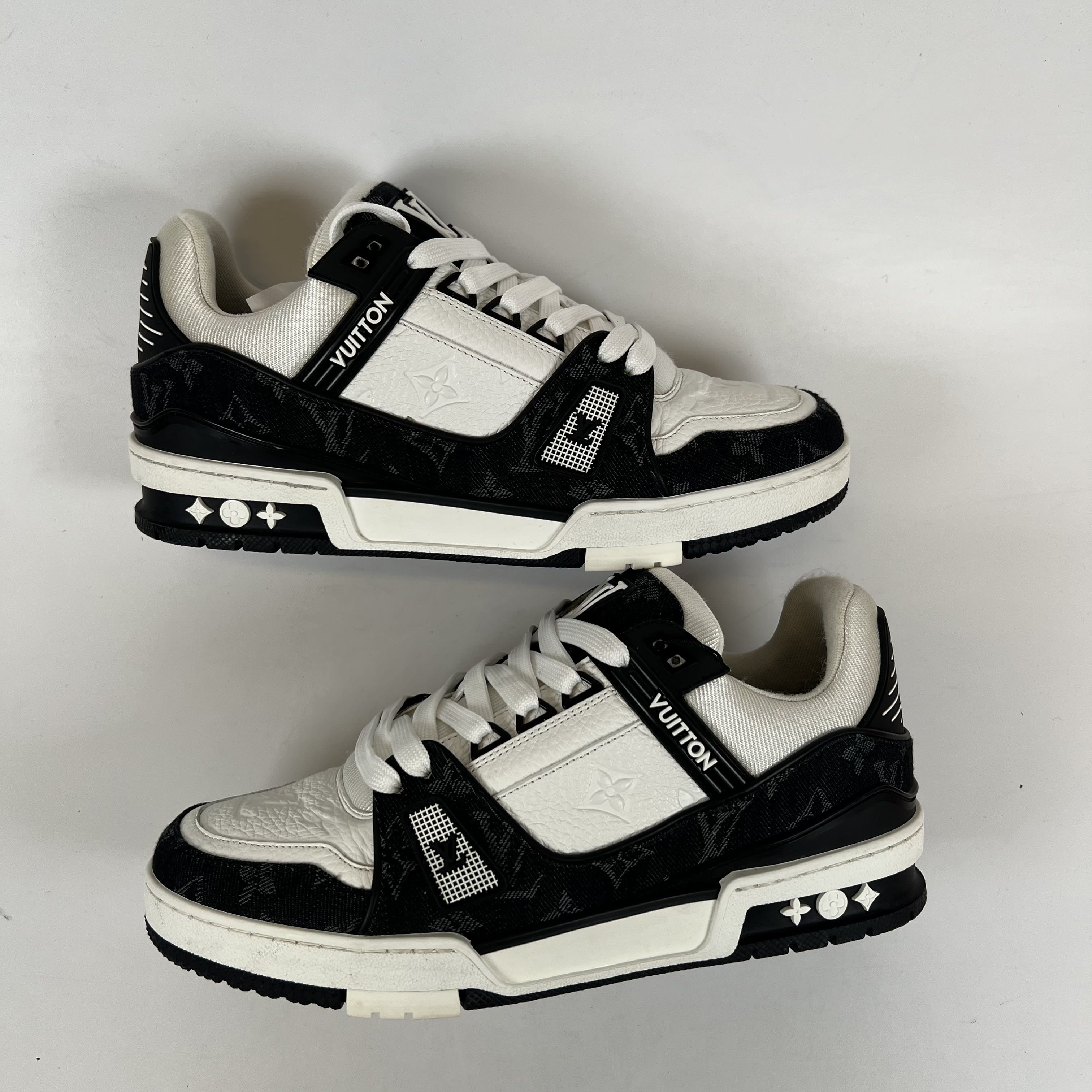SP13902 Louis Vuitton Trainer White and Black