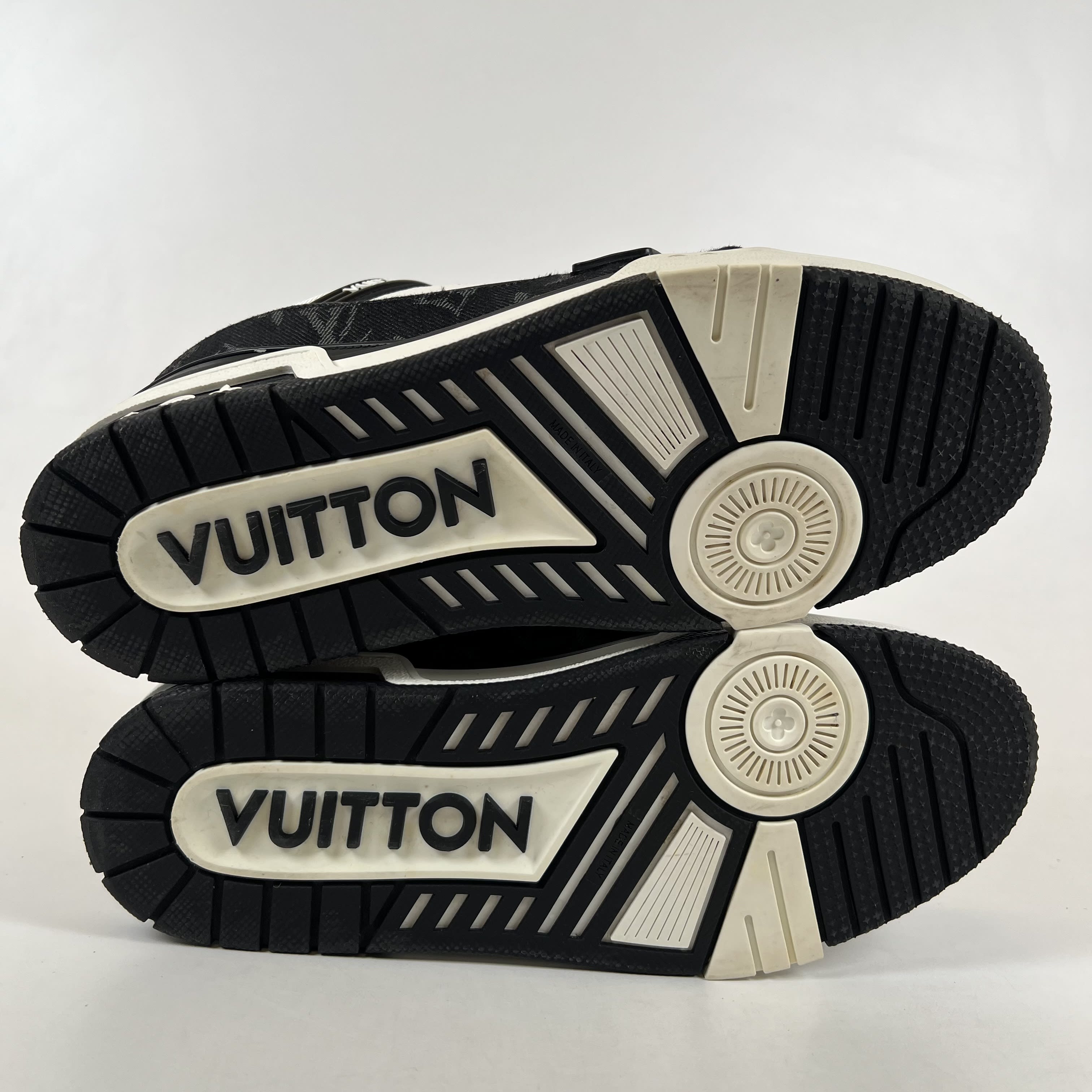 SP13902 Louis Vuitton Trainer White and Black