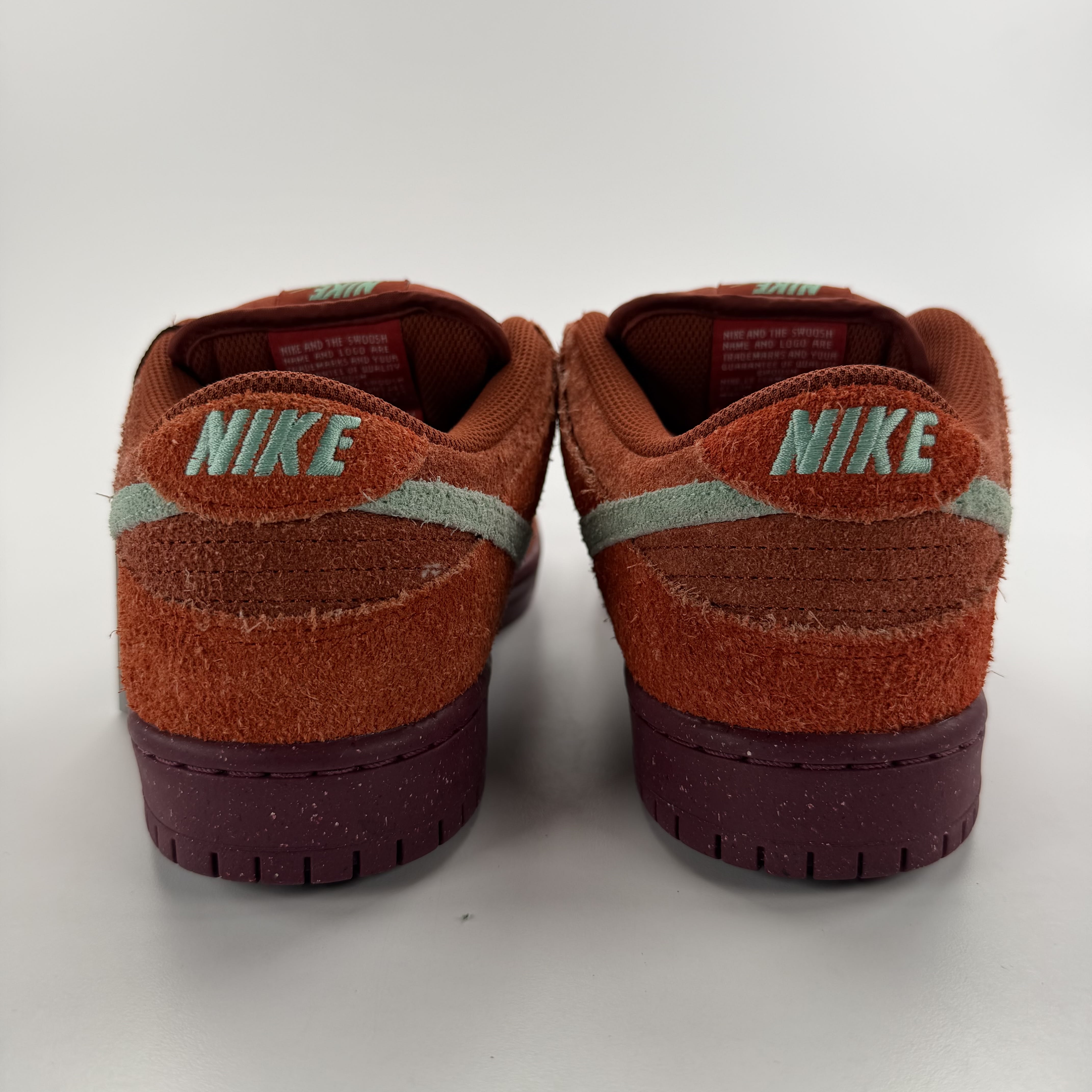 658270 Nike SB Dunk Low Mystic Red Rosewood