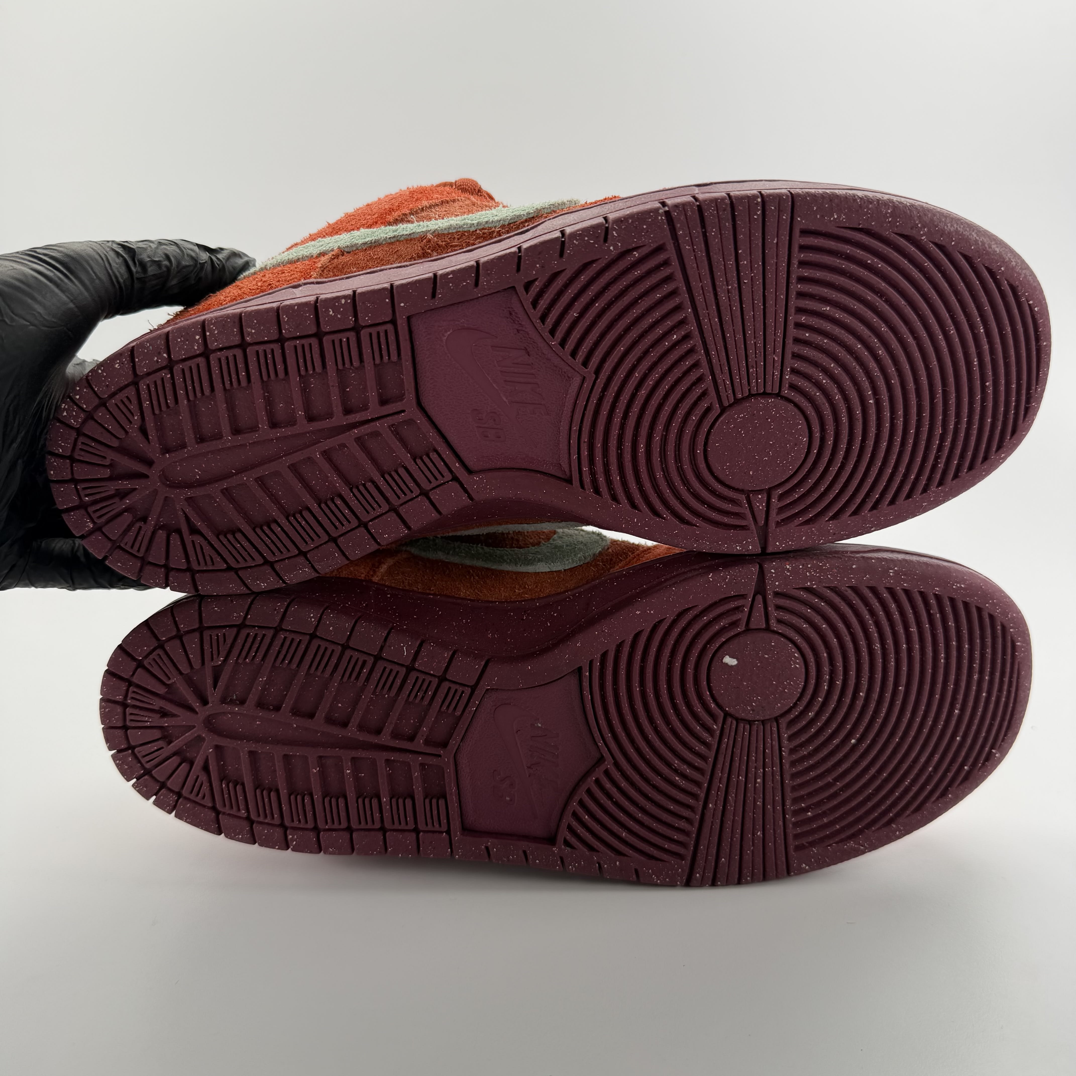 658270 Nike SB Dunk Low Mystic Red Rosewood