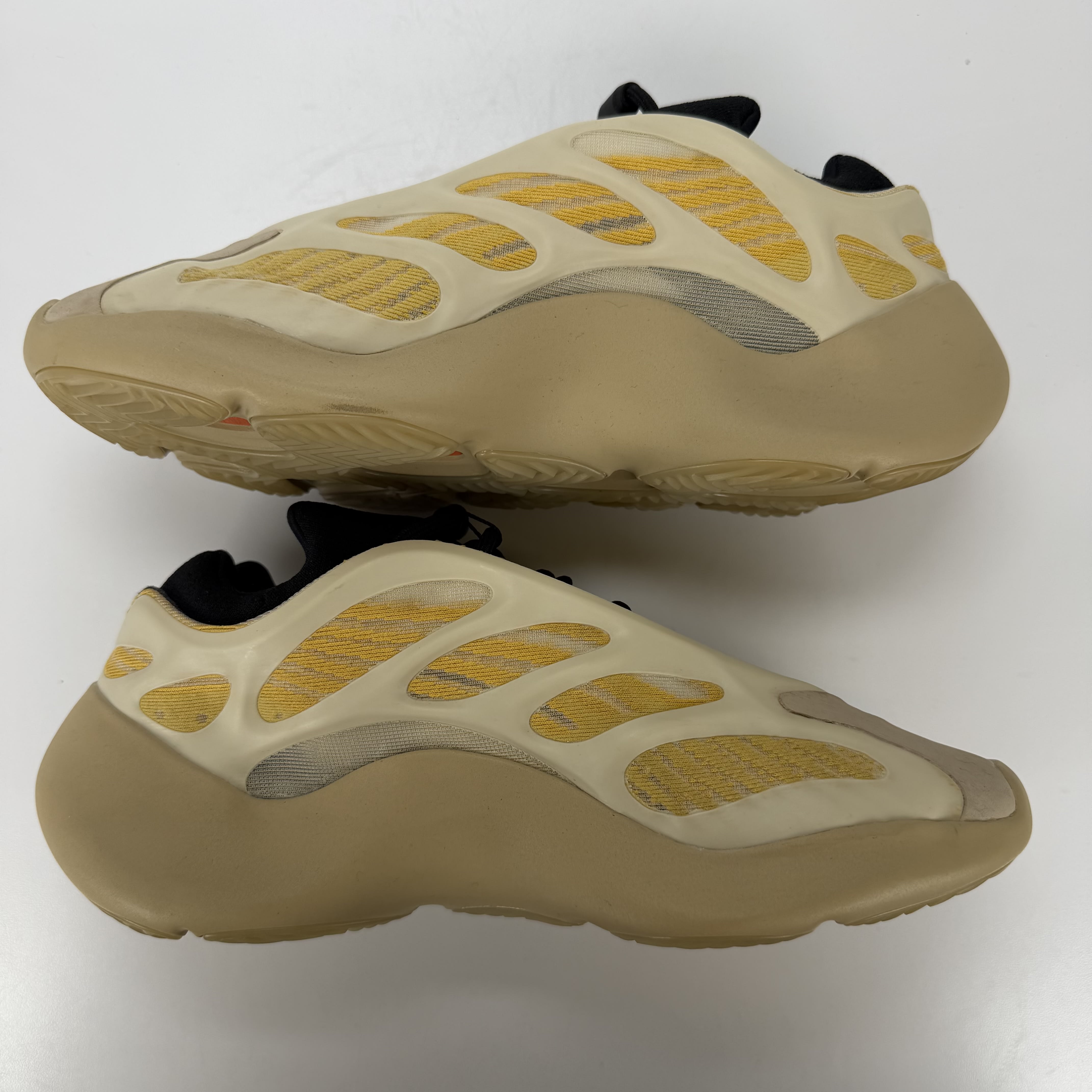 SP4733 adidas Yeezy 700 V3 Safflower