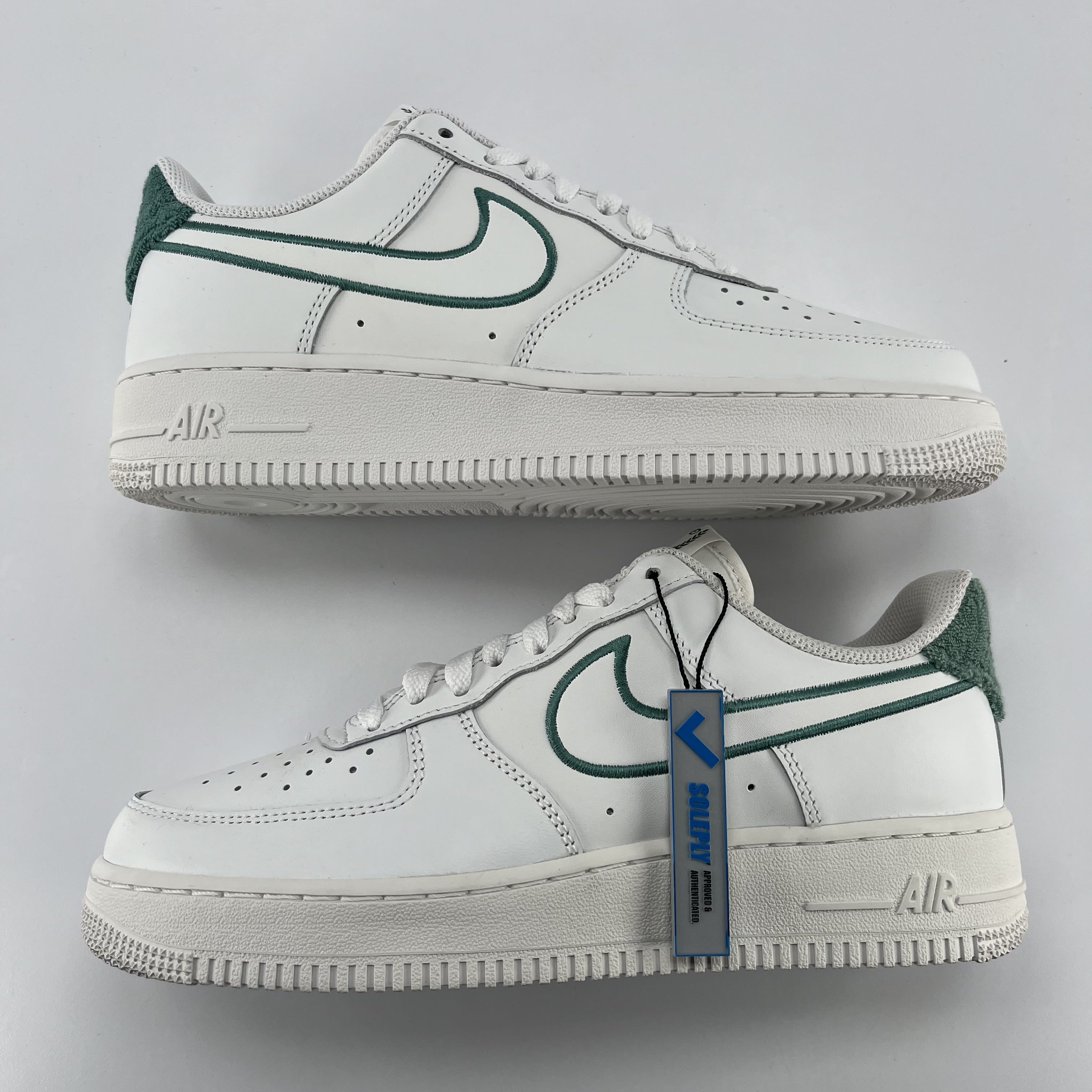424612 Nike Air Force 1 Low Resort and Sport