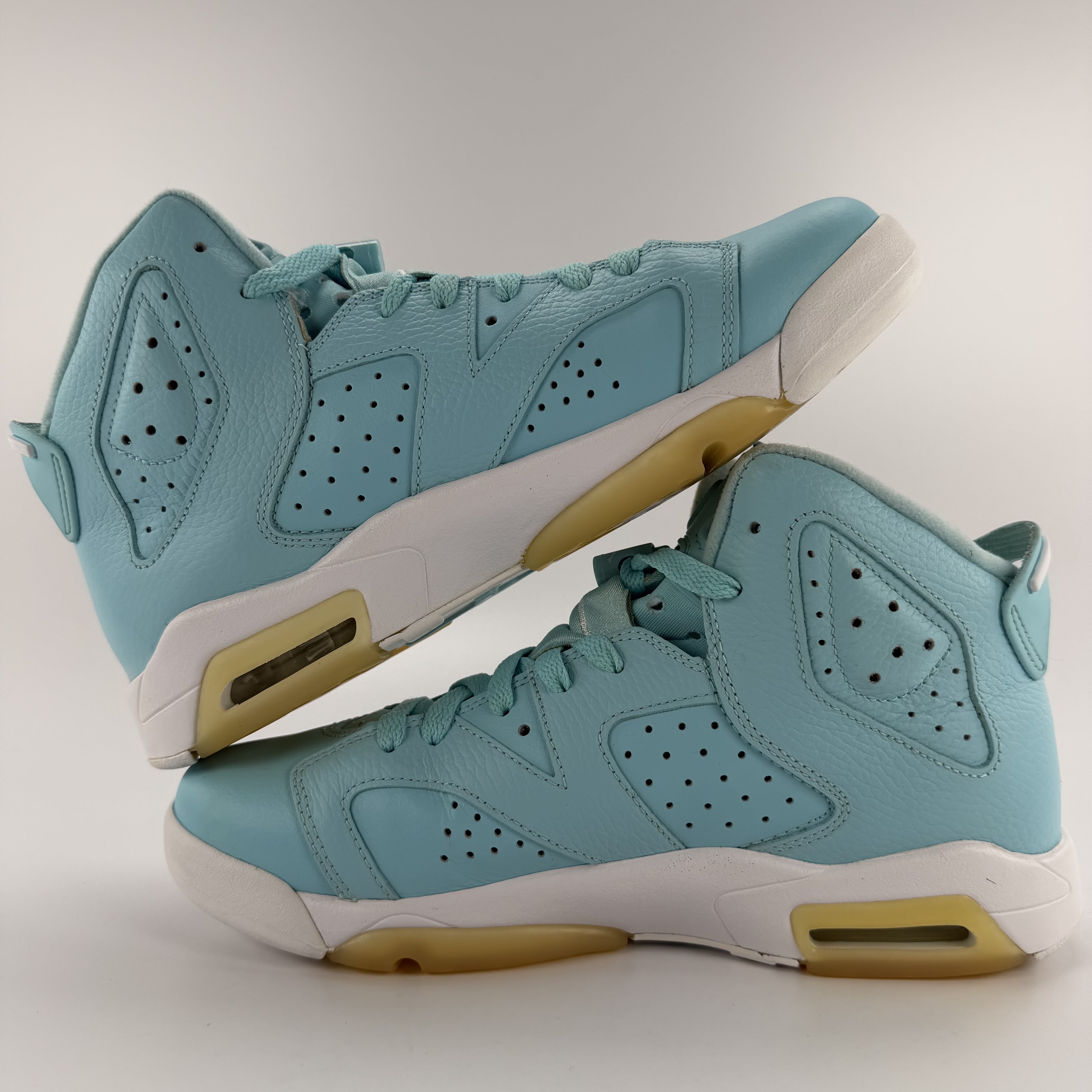 605916 Jordan 6 Retro Pantone (GS)