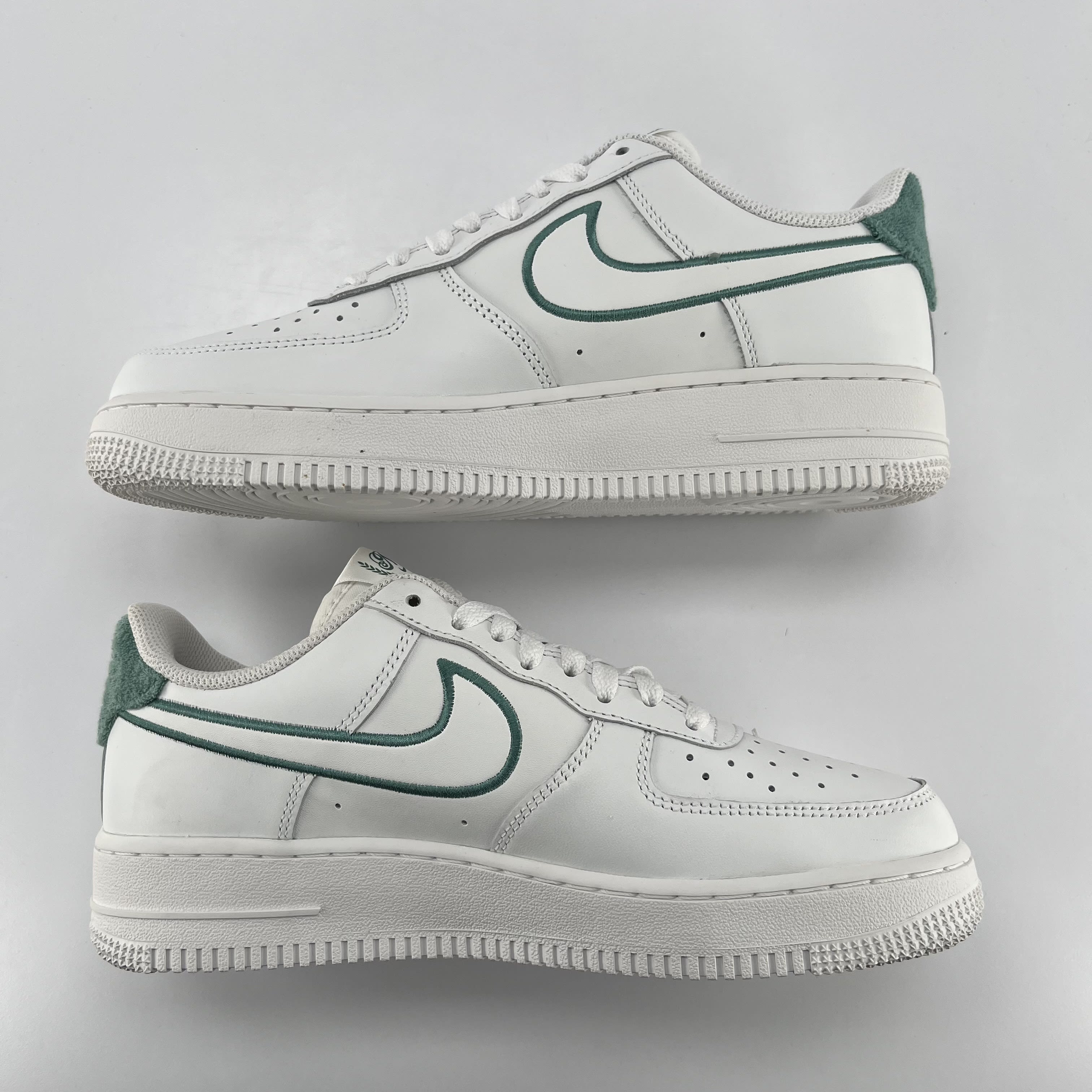 424612 Nike Air Force 1 Low Resort and Sport
