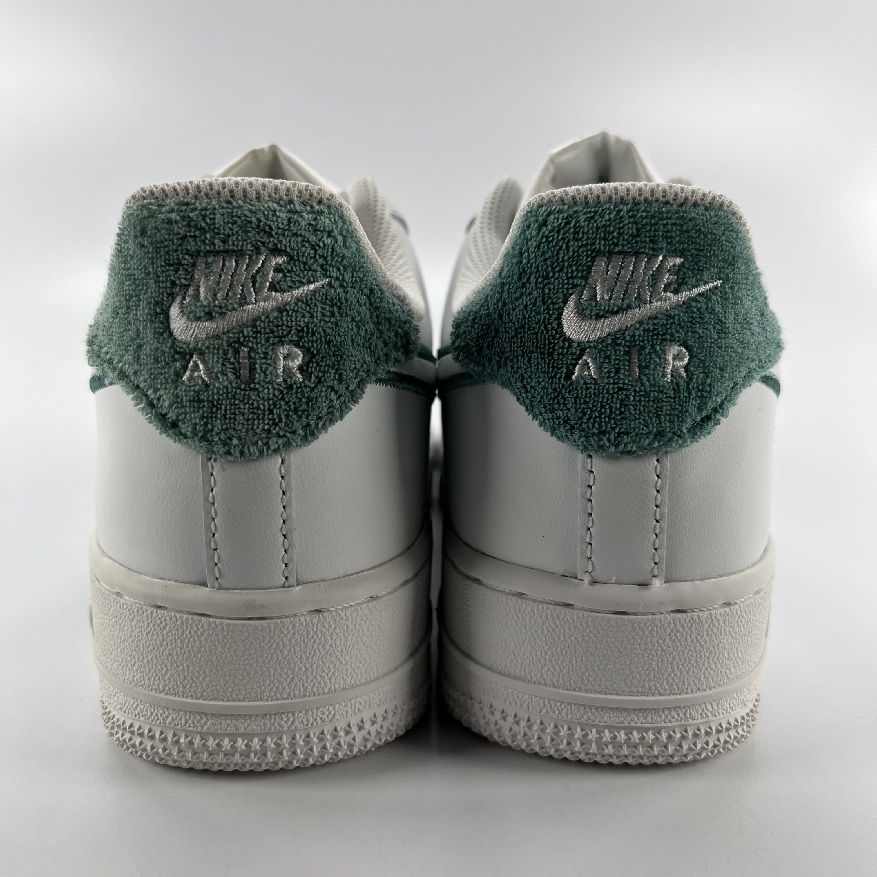 424612 Nike Air Force 1 Low Resort and Sport