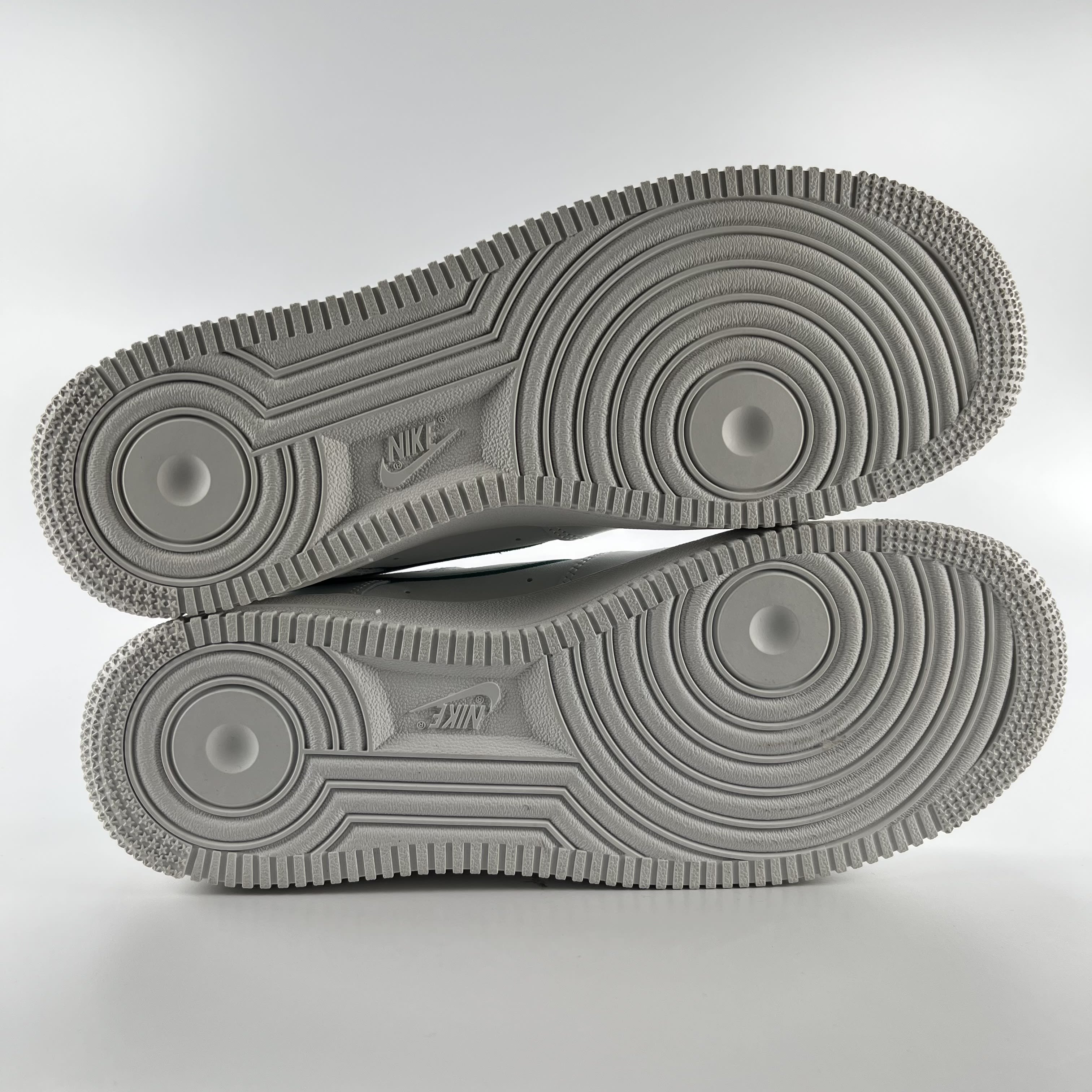 424612 Nike Air Force 1 Low Resort and Sport