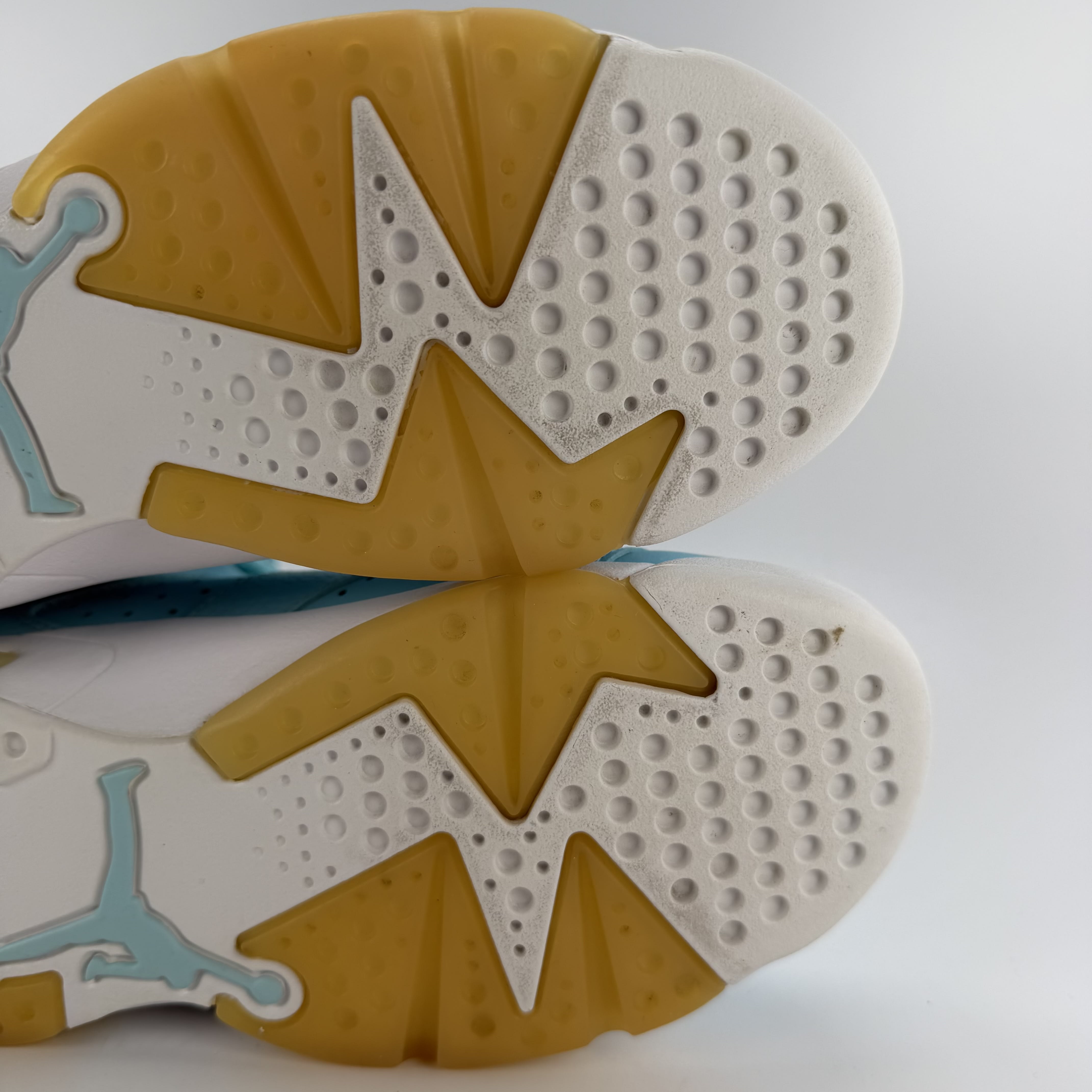 605916 Jordan 6 Retro Pantone (GS)