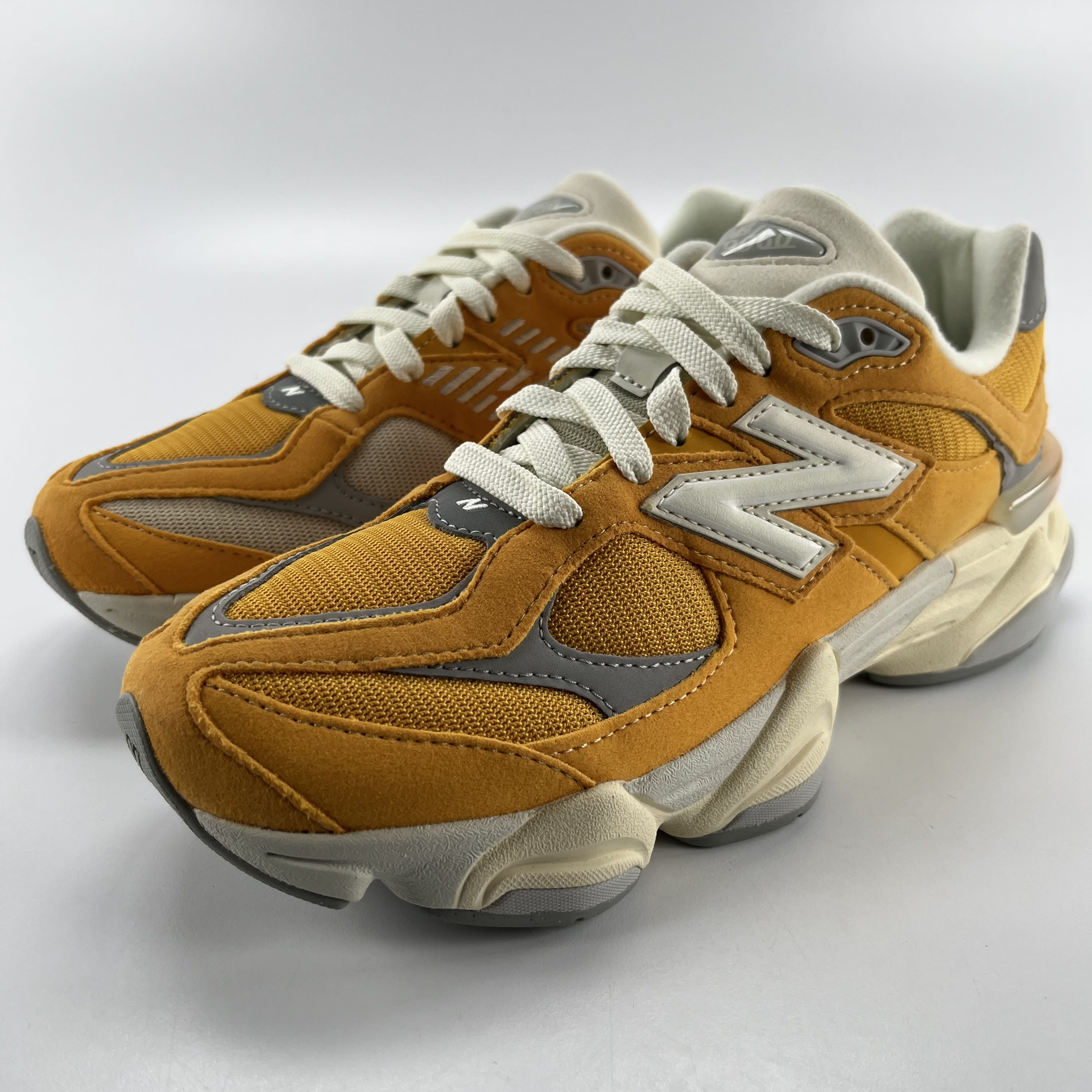 450137 New Balance 9060 Varsity Gold (GS)