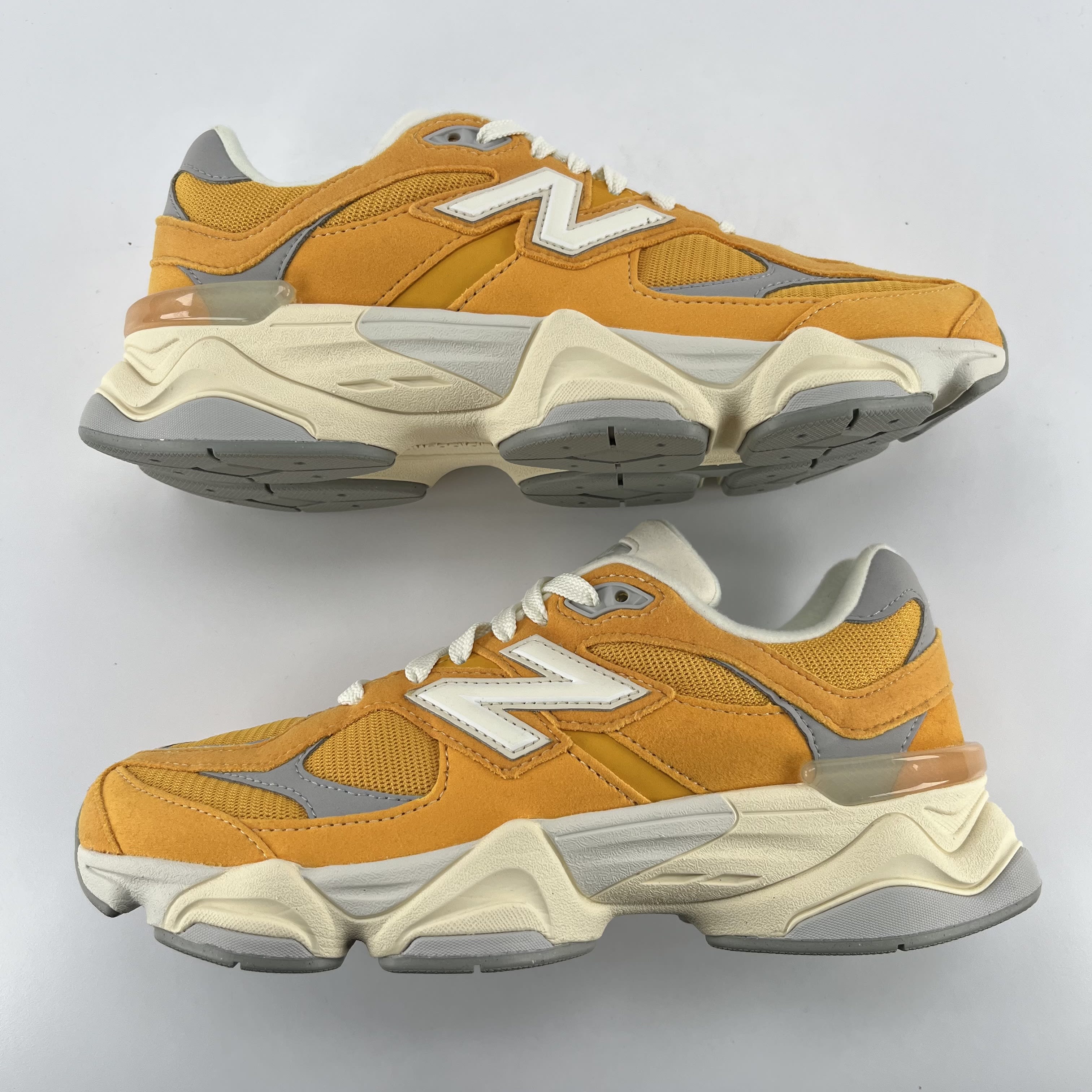 450137 New Balance 9060 Varsity Gold (GS)